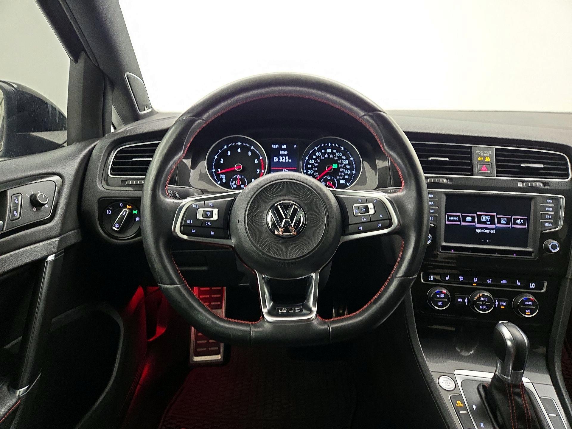 Thumbnail: 2017 Volkswagen Golf - 10