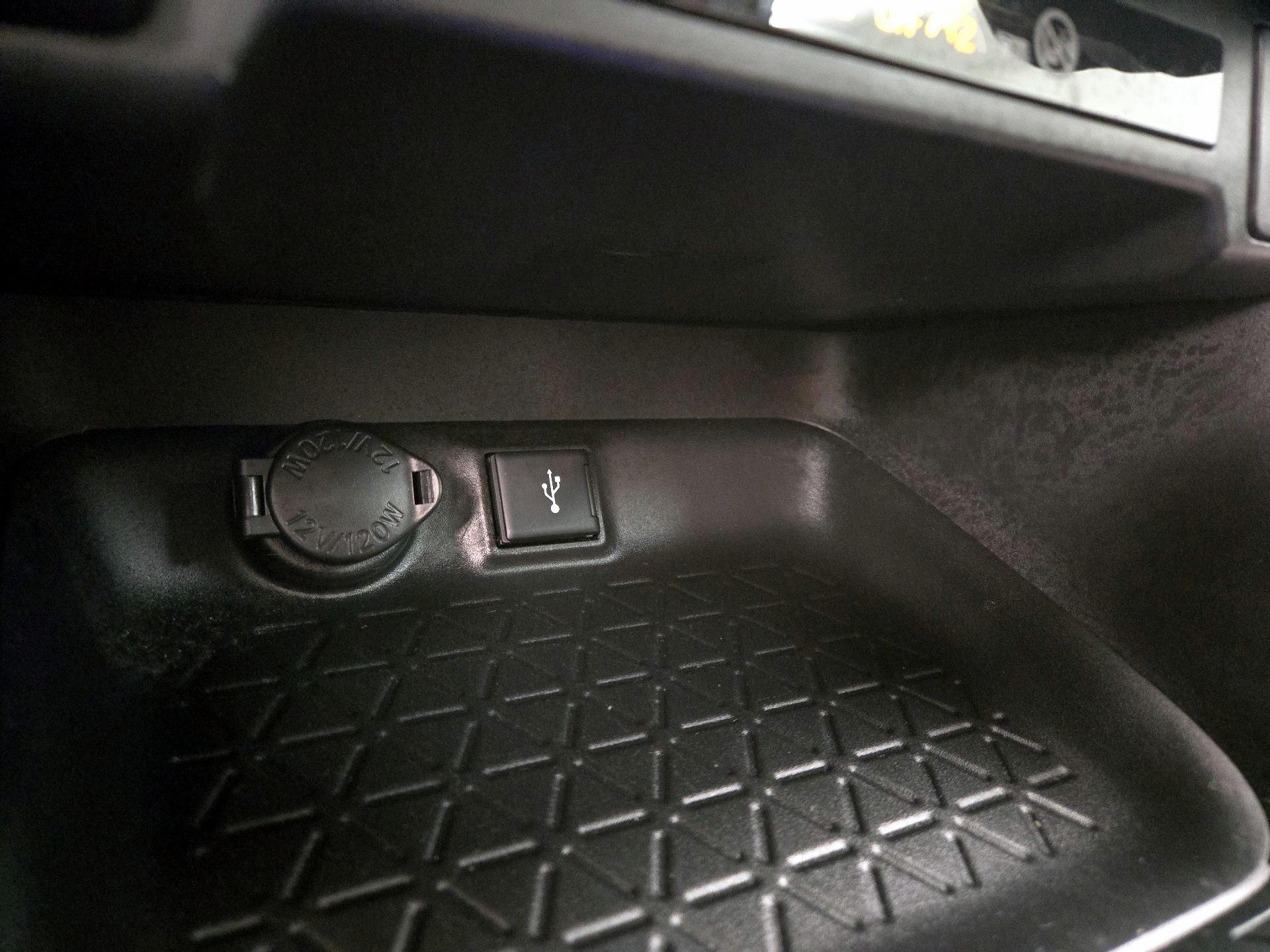 Thumbnail: 2021 Toyota RAV4 - 18