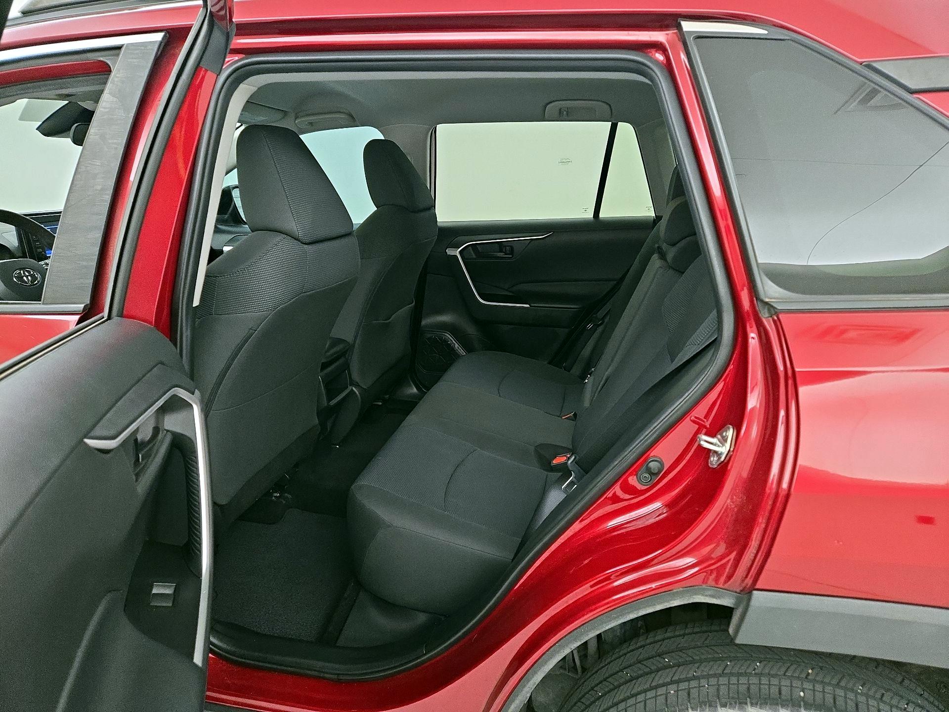 Thumbnail: 2021 Toyota RAV4 - 19