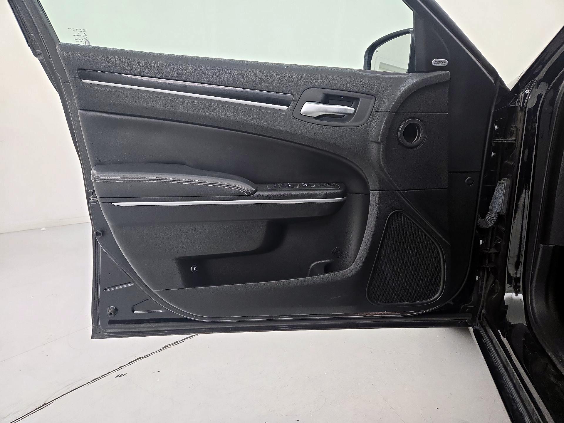 Thumbnail: 2019 Chrysler 300 - 12