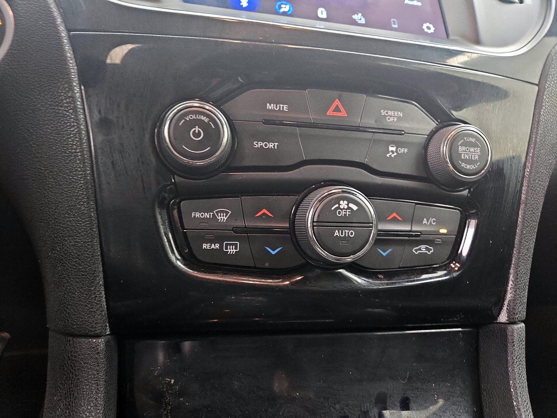 Thumbnail: 2019 Chrysler 300 - 16
