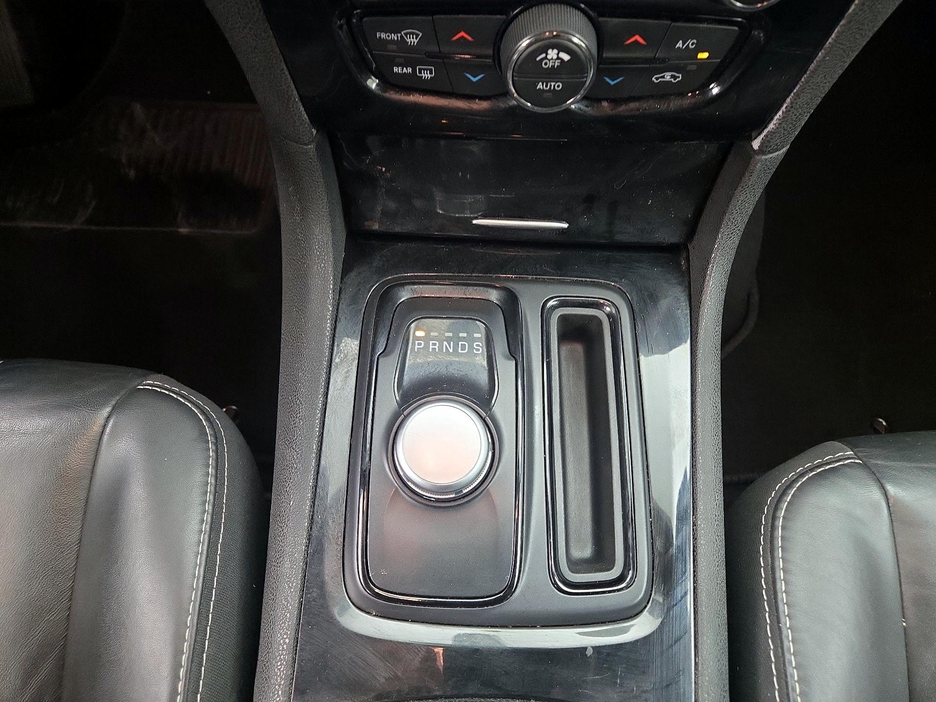 Thumbnail: 2019 Chrysler 300 - 17