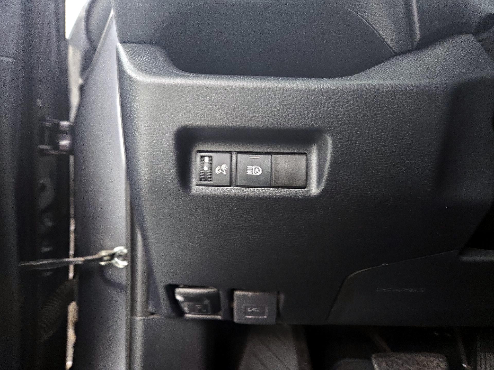 Thumbnail: 2019 Toyota RAV4 - 13