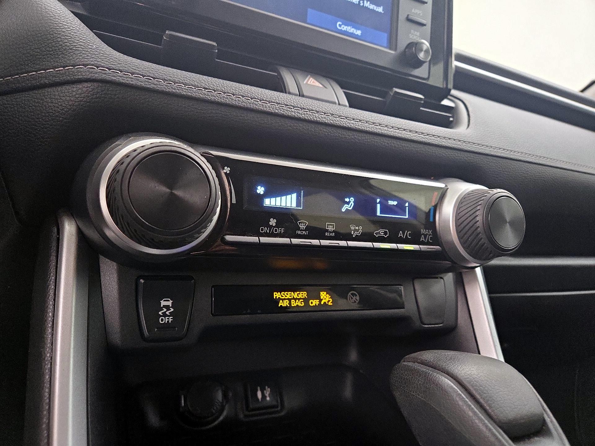 Thumbnail: 2019 Toyota RAV4 - 16