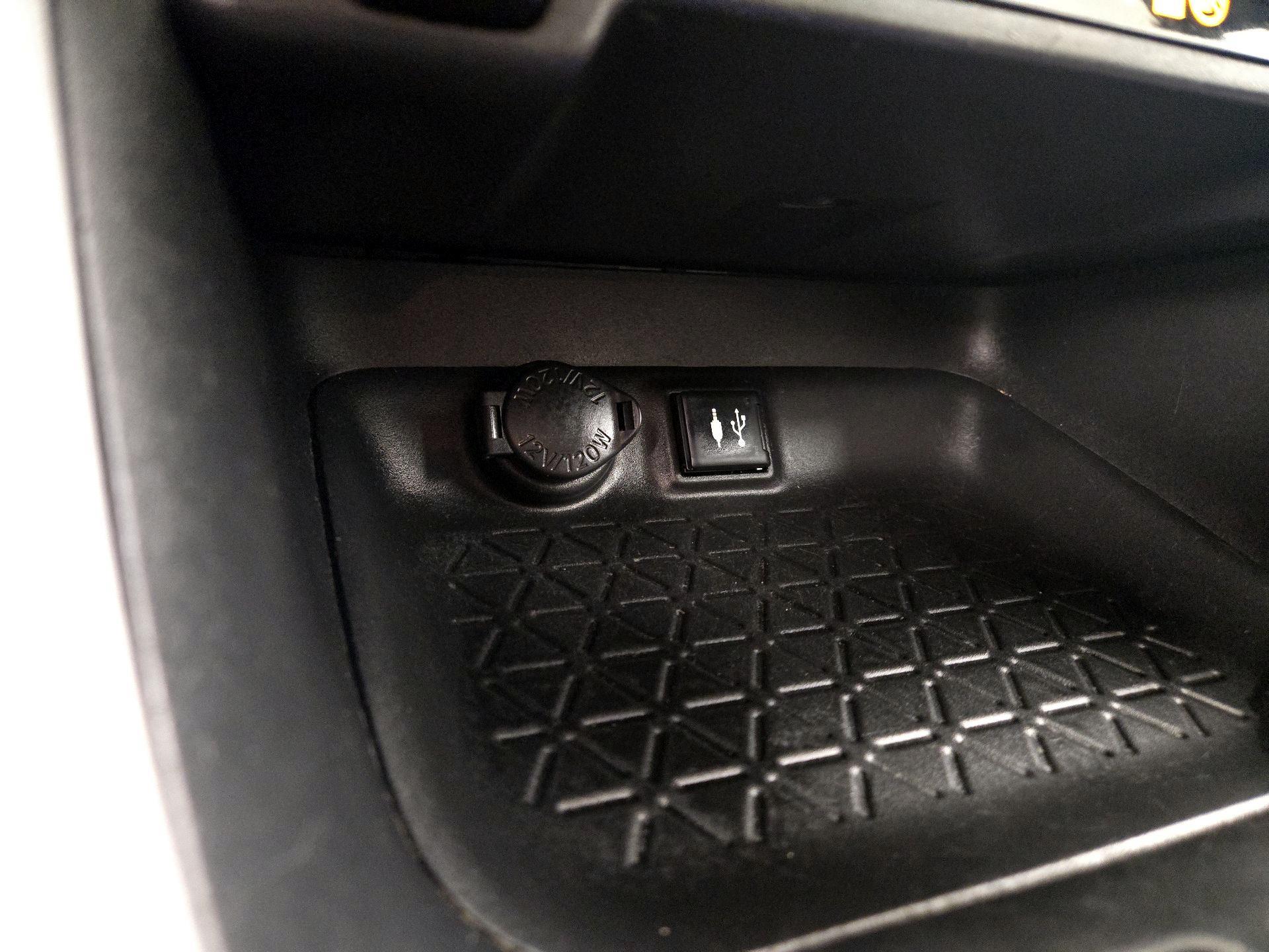 Thumbnail: 2019 Toyota RAV4 - 18