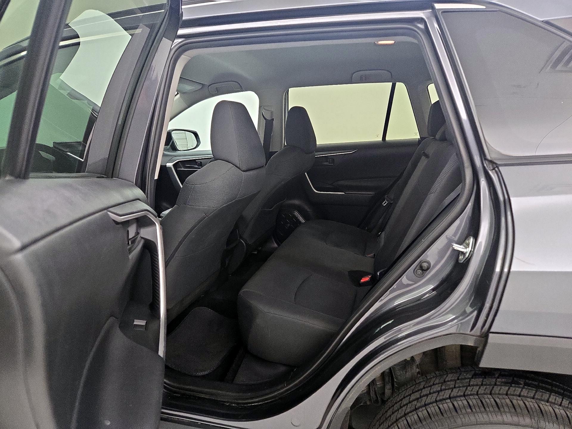Thumbnail: 2019 Toyota RAV4 - 19