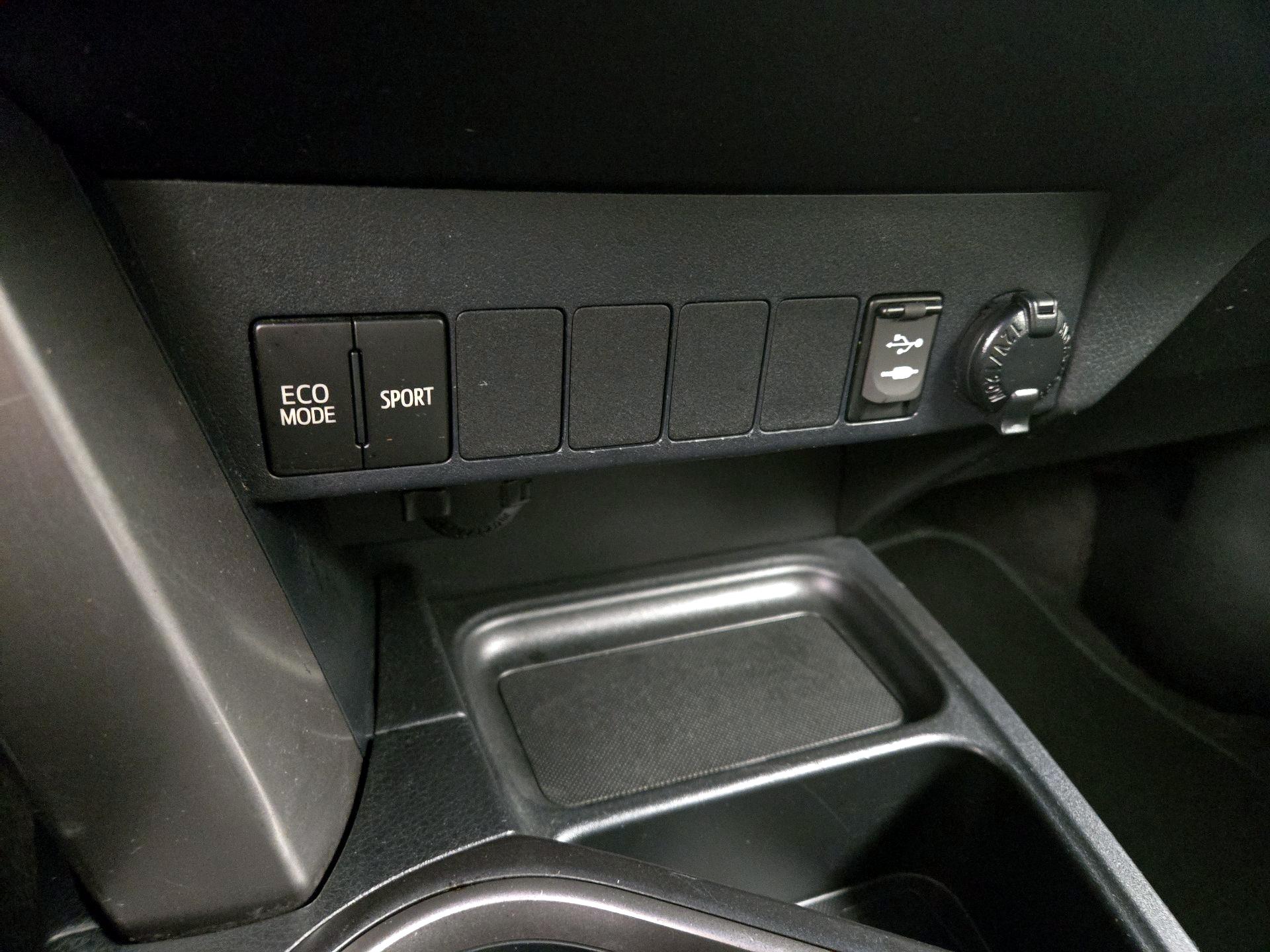 Thumbnail: 2017 Toyota RAV4 - 18