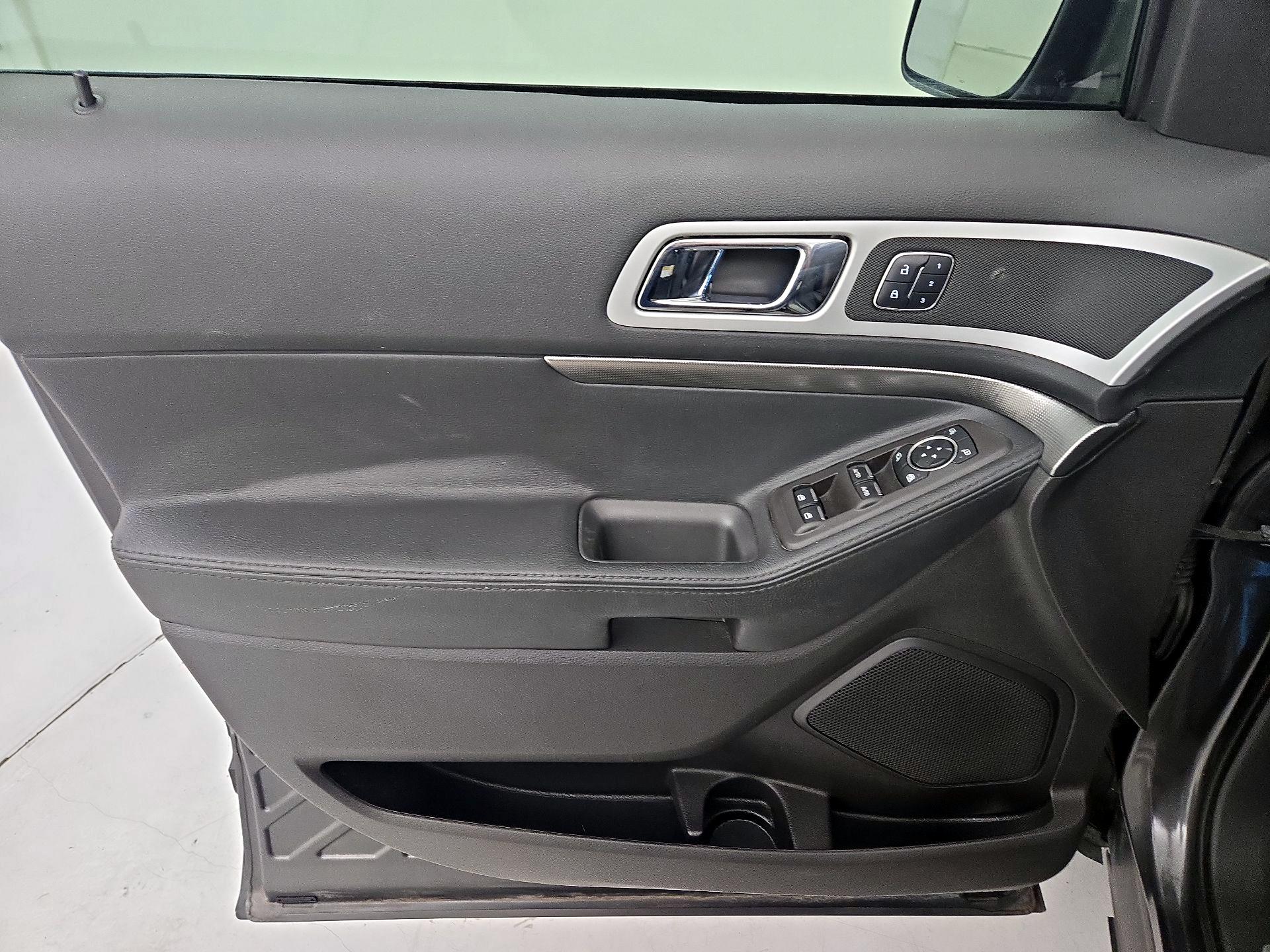 Thumbnail: 2015 Ford Explorer - 12