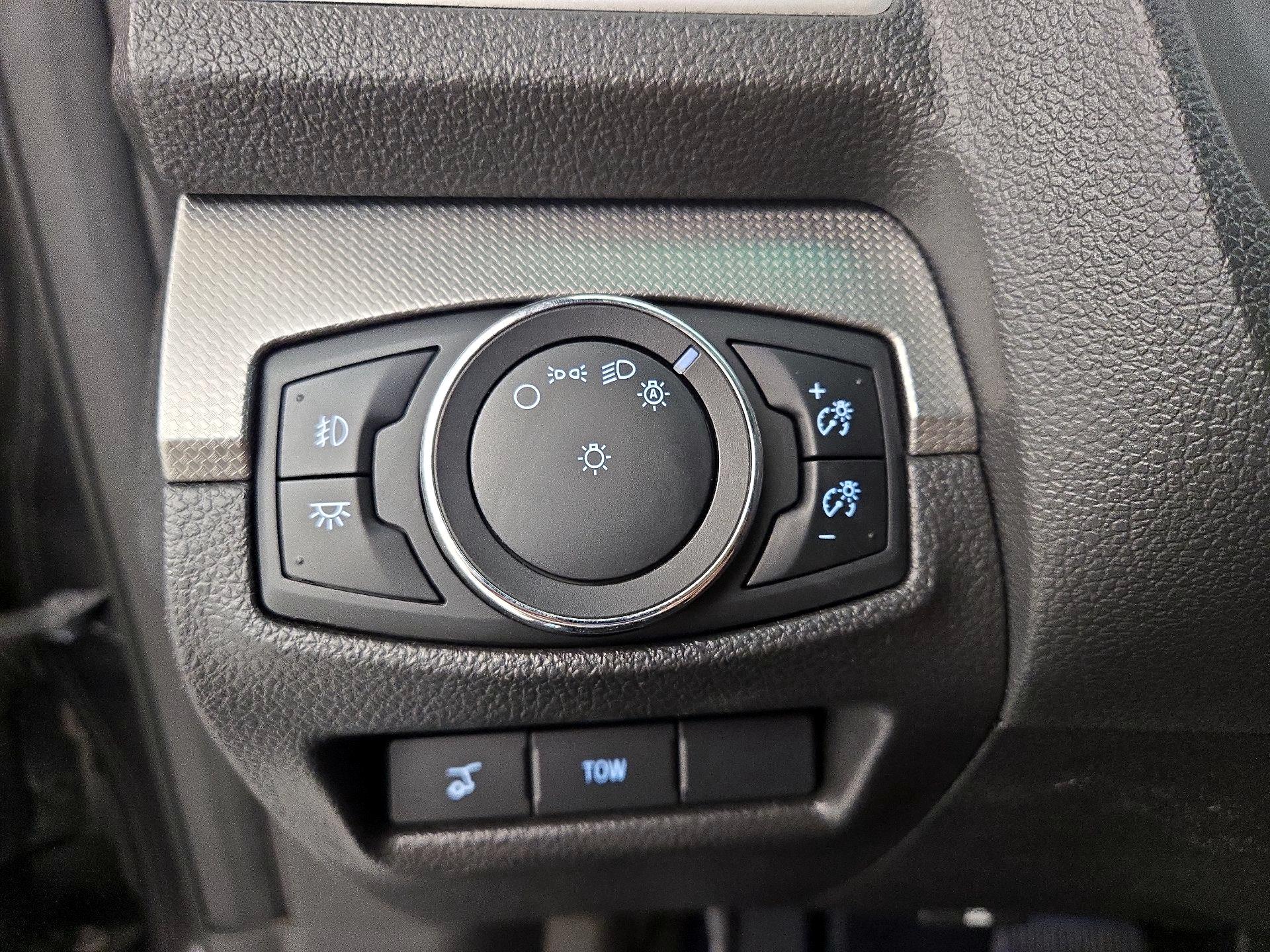 Thumbnail: 2015 Ford Explorer - 13