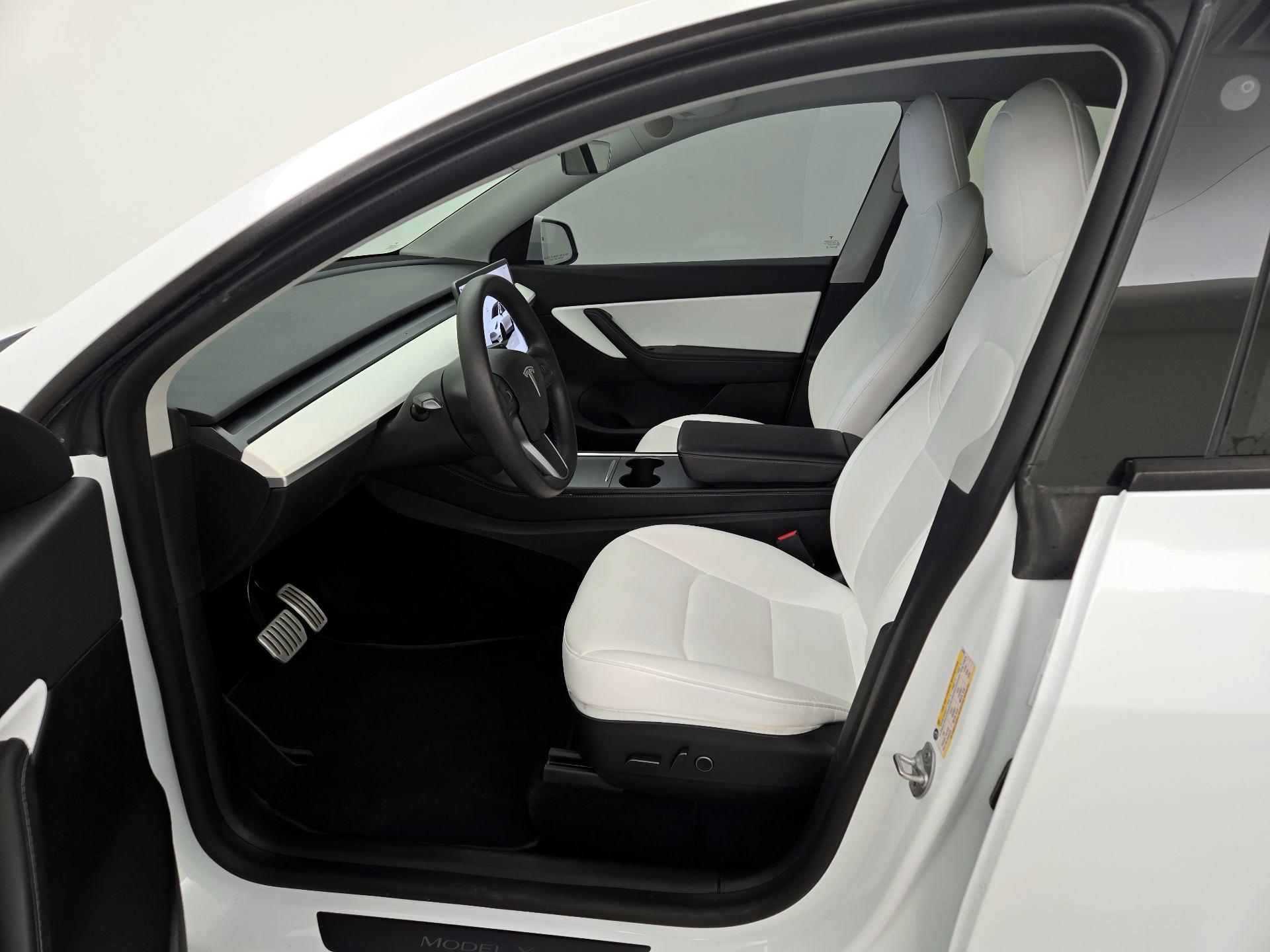 Thumbnail: 2022 Tesla Model Y - 11