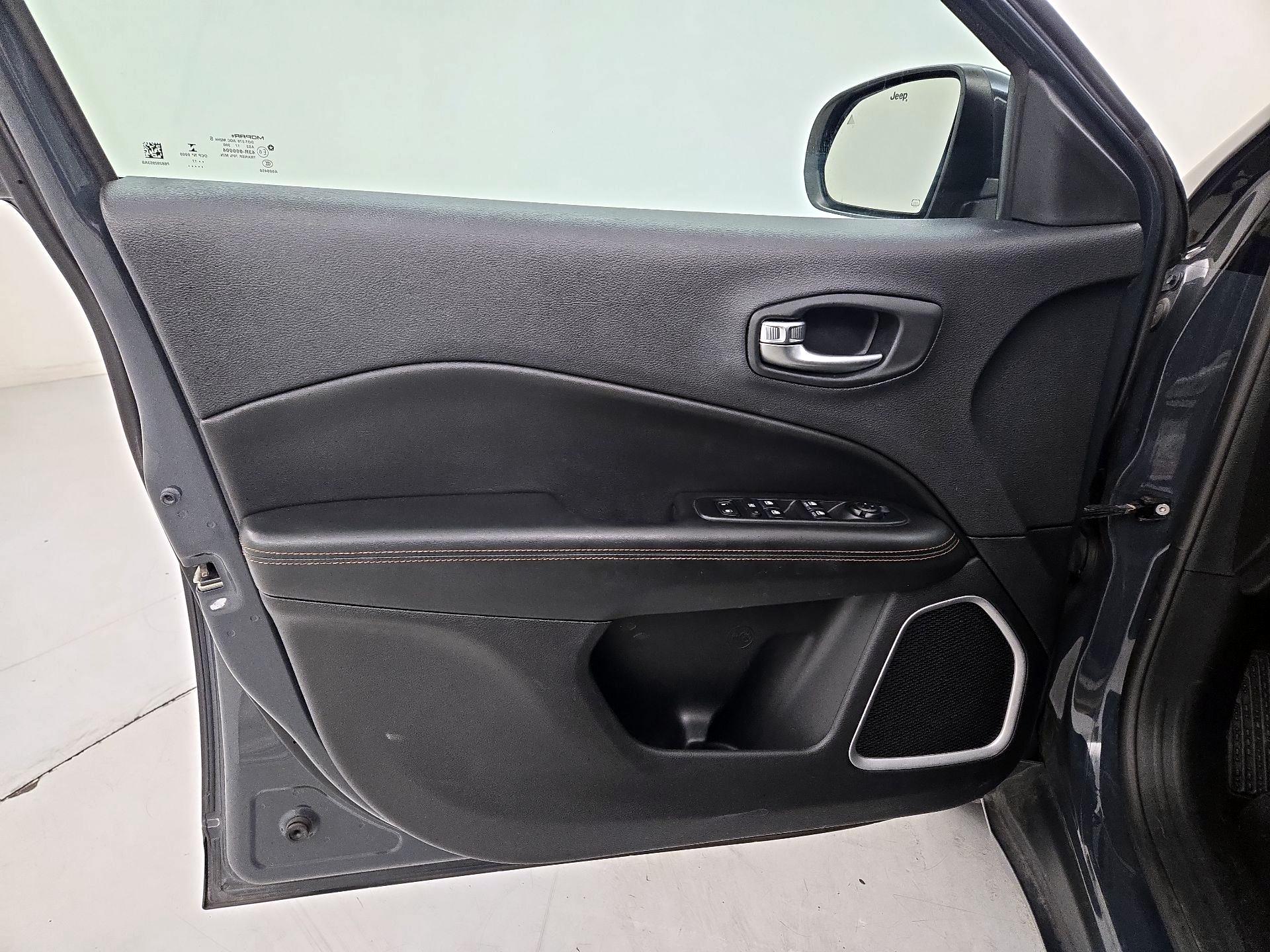 Thumbnail: 2018 Jeep Compass - 12