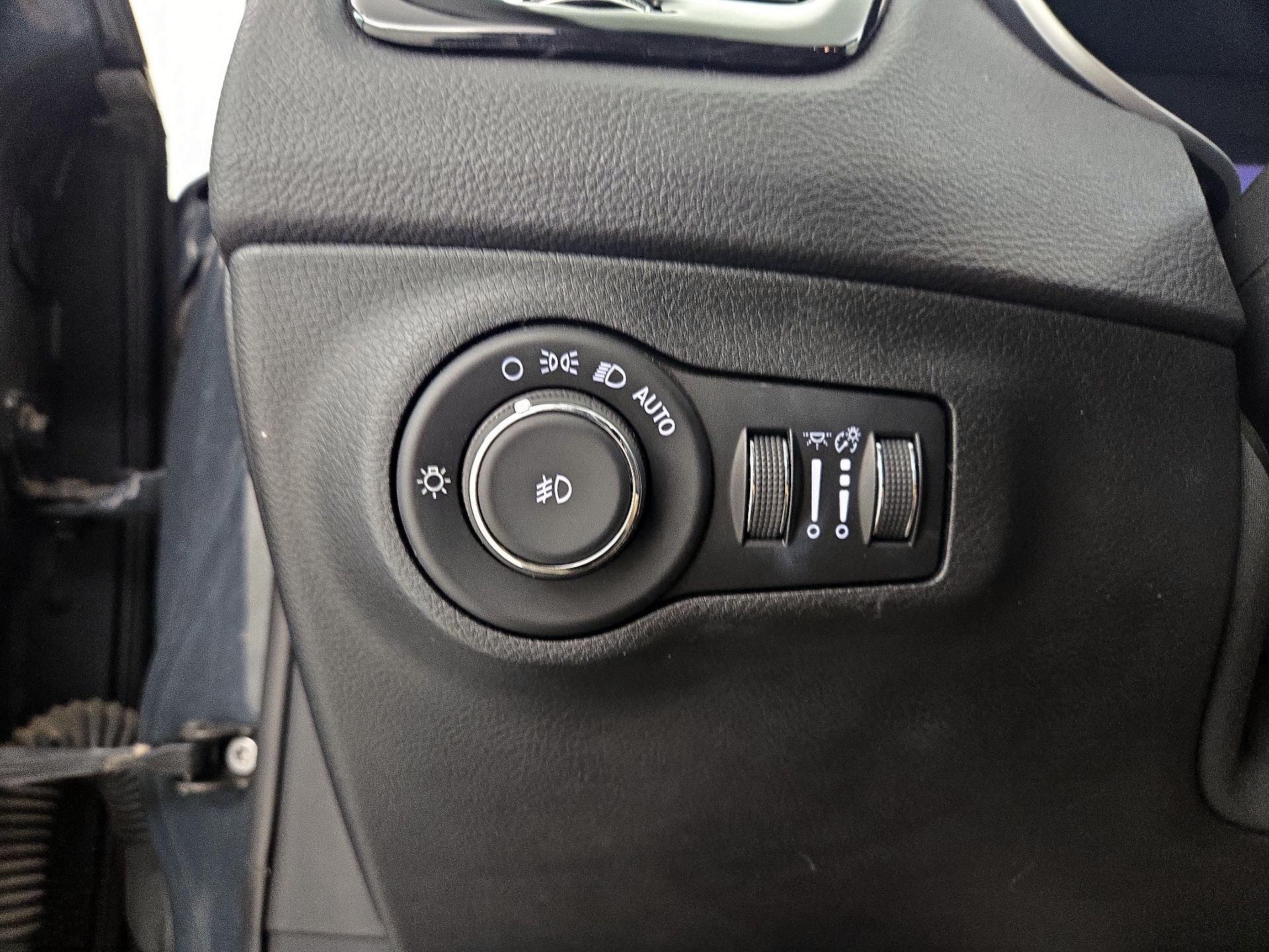 Thumbnail: 2018 Jeep Compass - 13