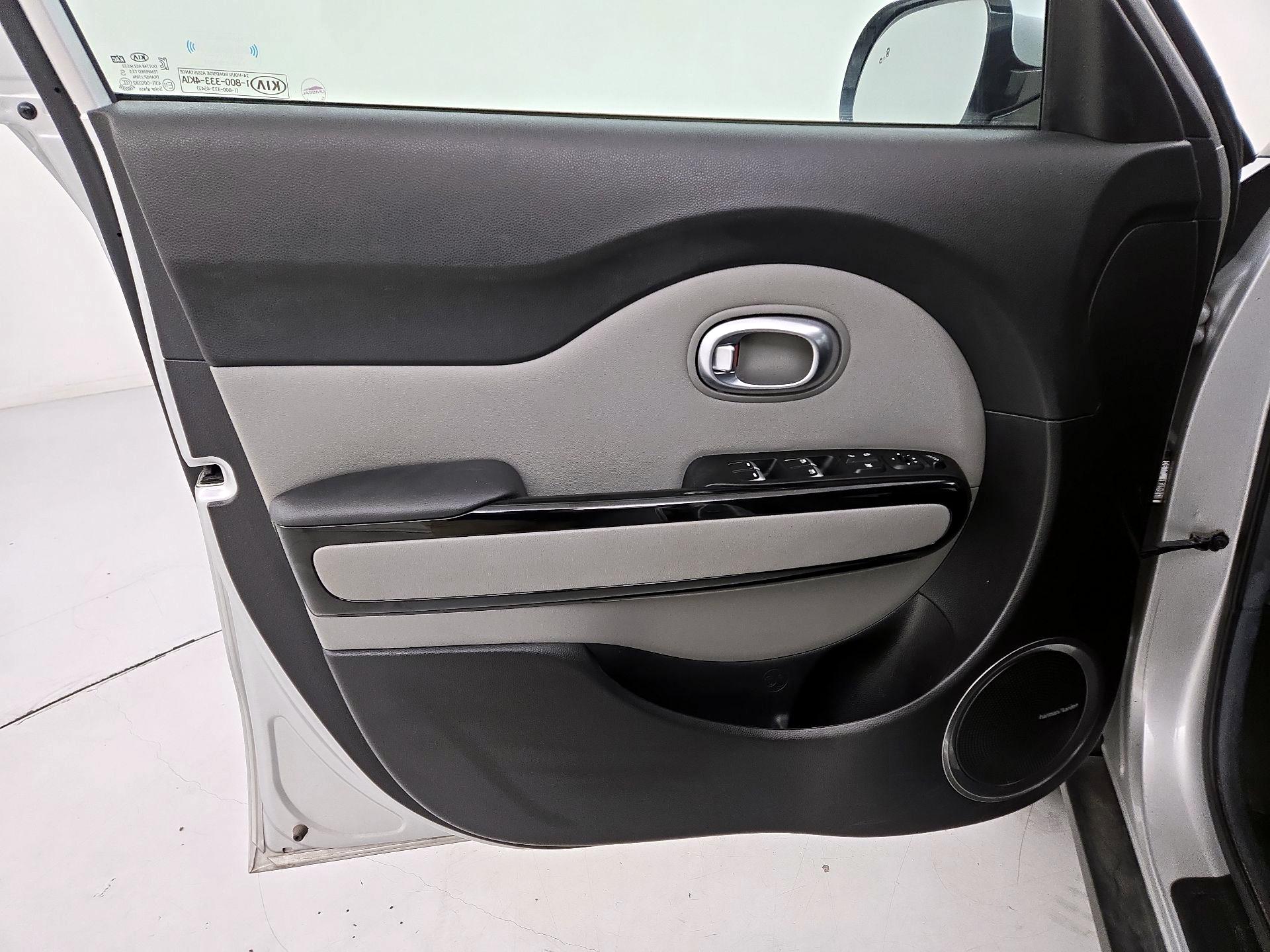 Thumbnail: 2017 Kia Soul - 12