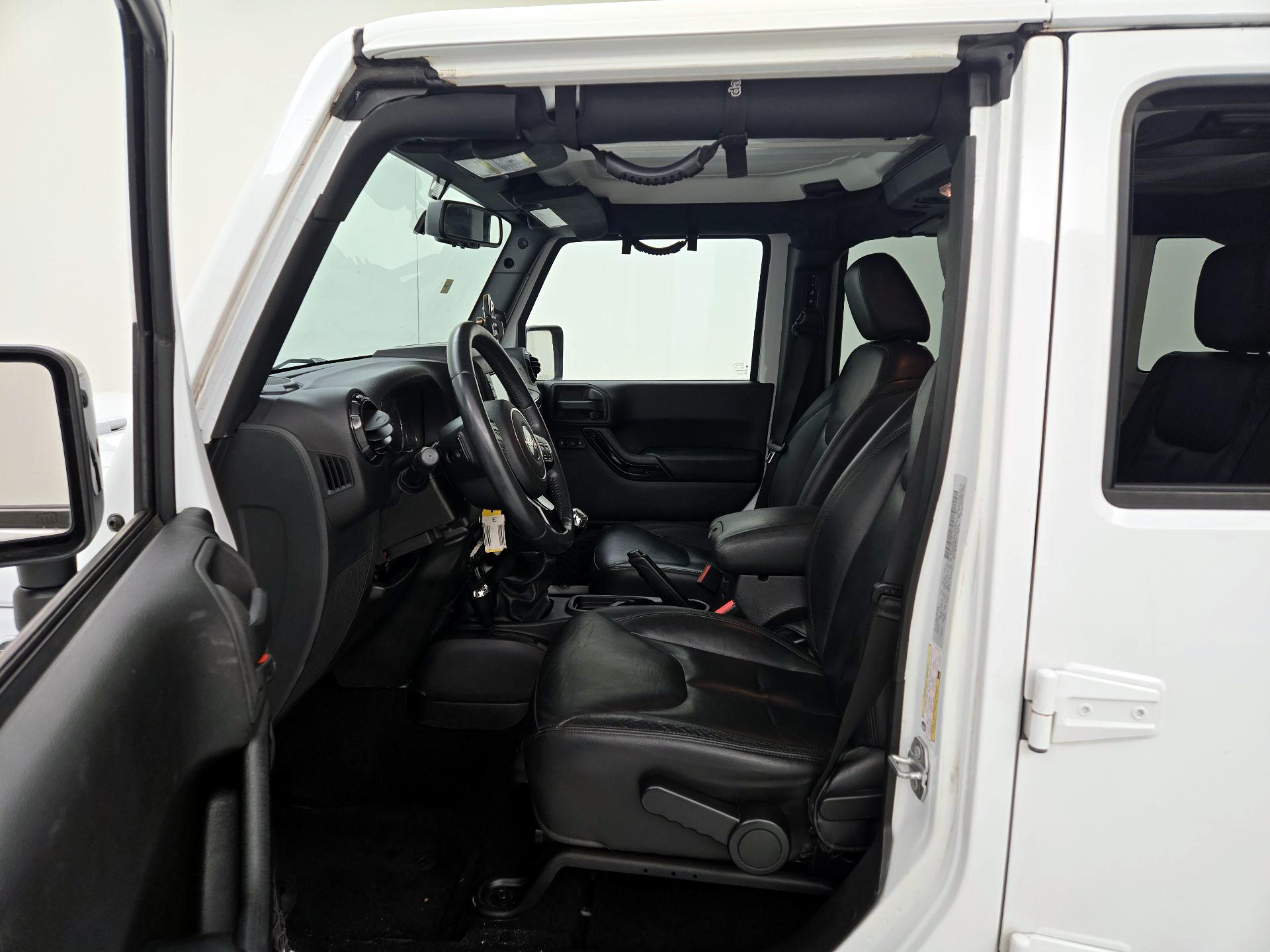 Thumbnail: 2015 Jeep Wrangler - 11