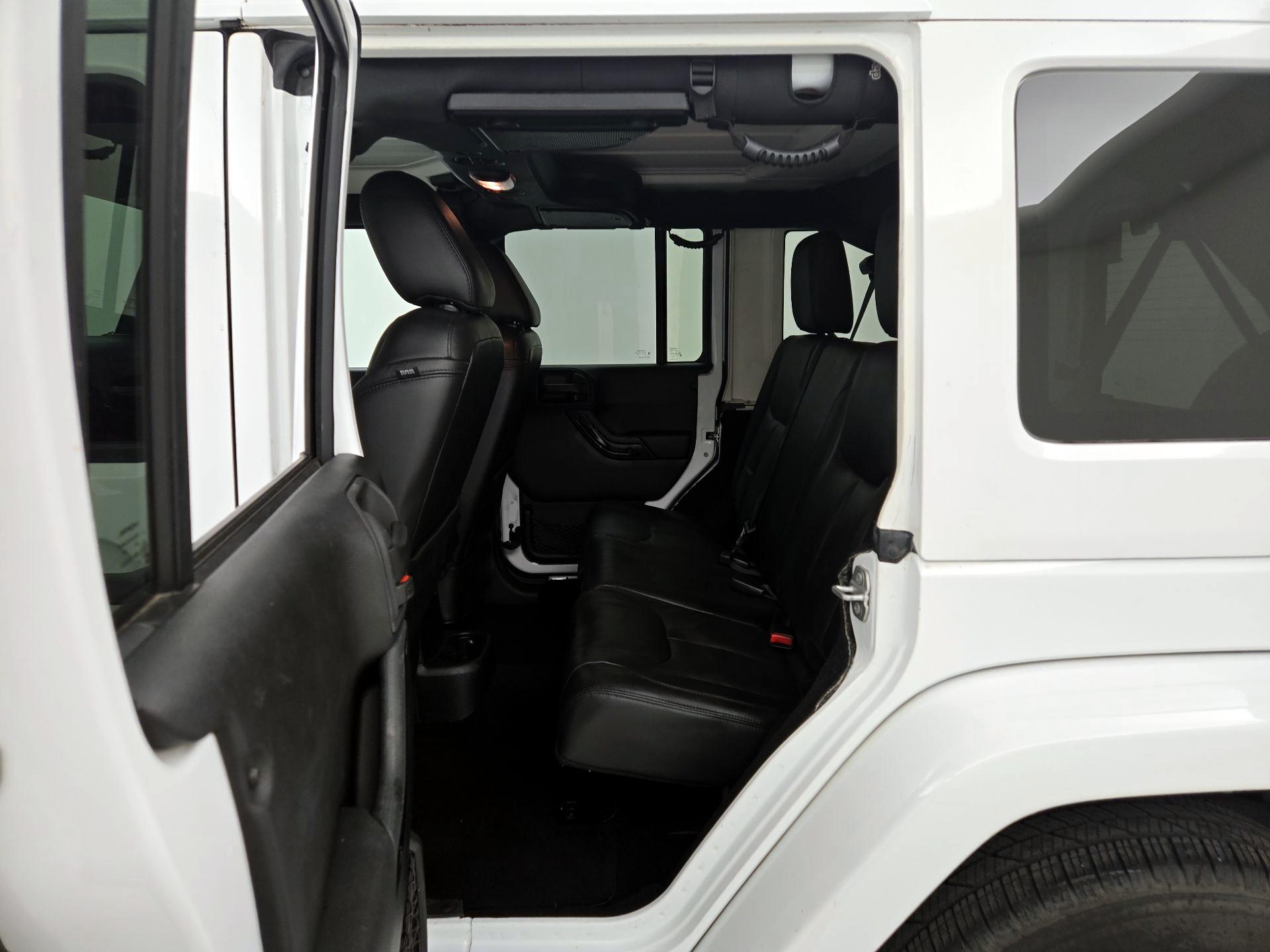 Thumbnail: 2015 Jeep Wrangler - 17