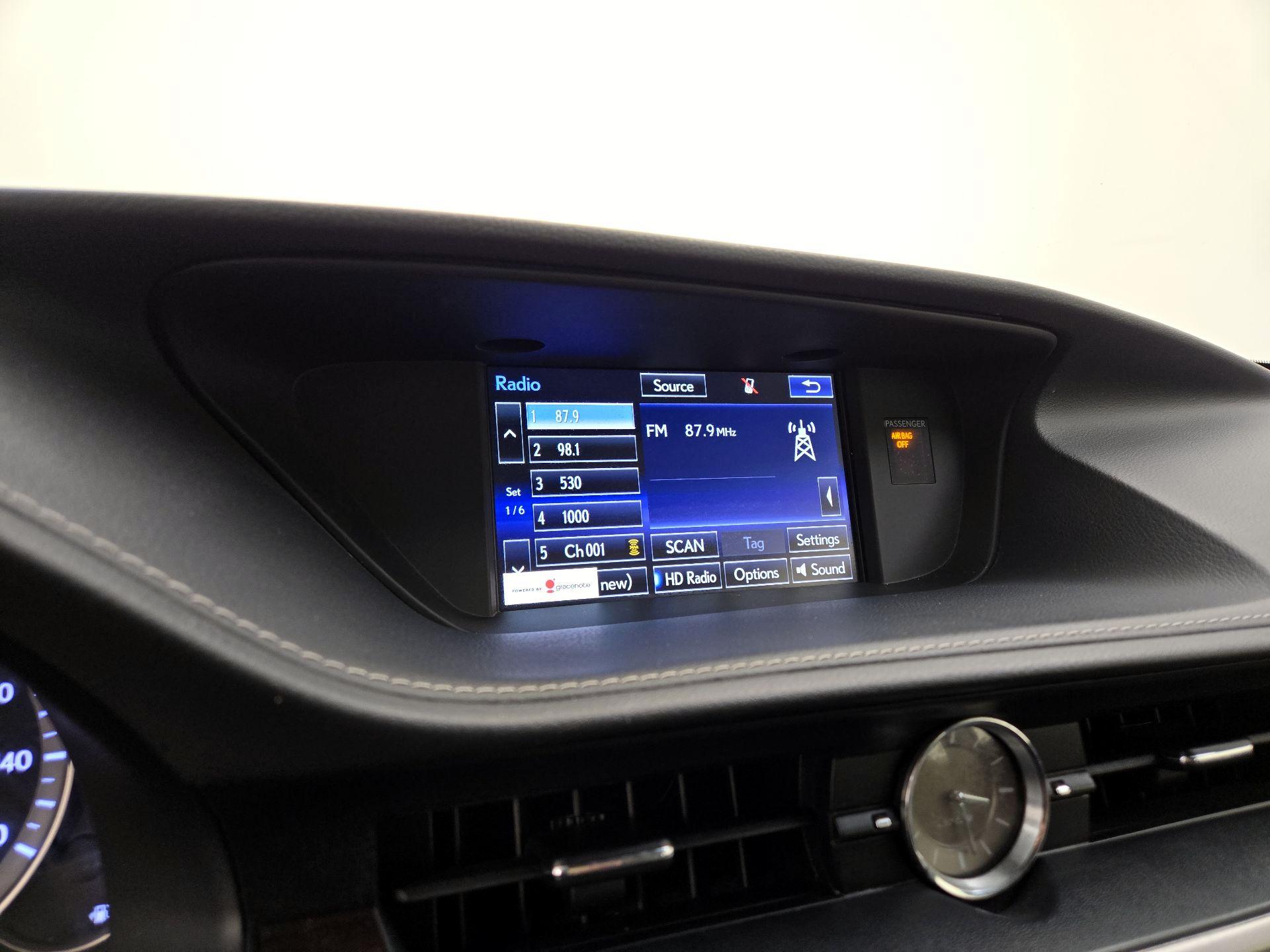 Thumbnail: 2016 Lexus ES - 16