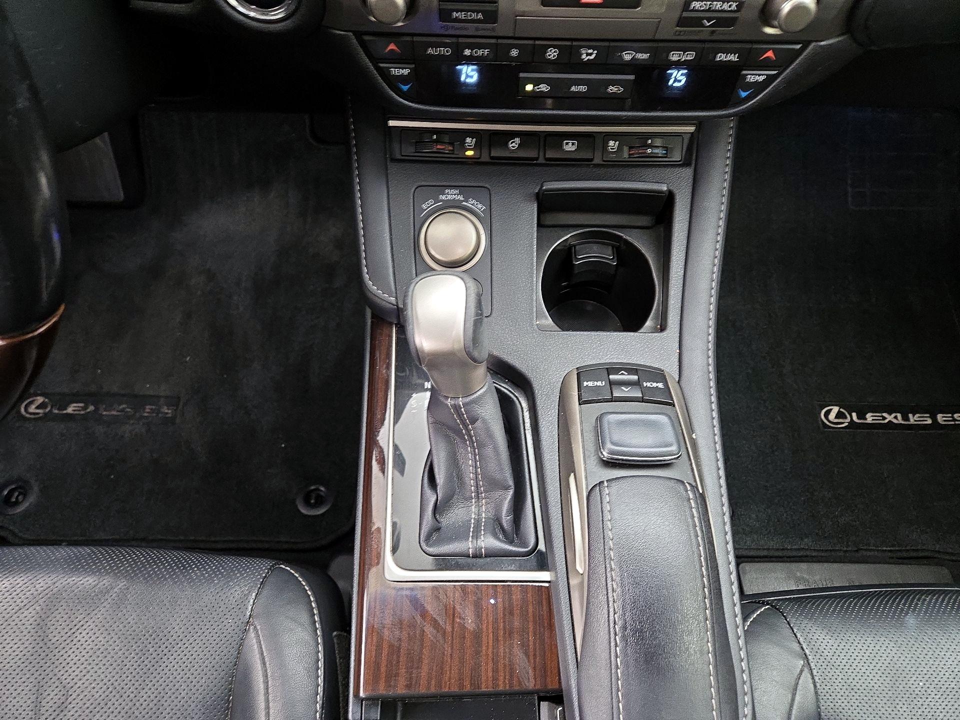 Thumbnail: 2016 Lexus ES - 18