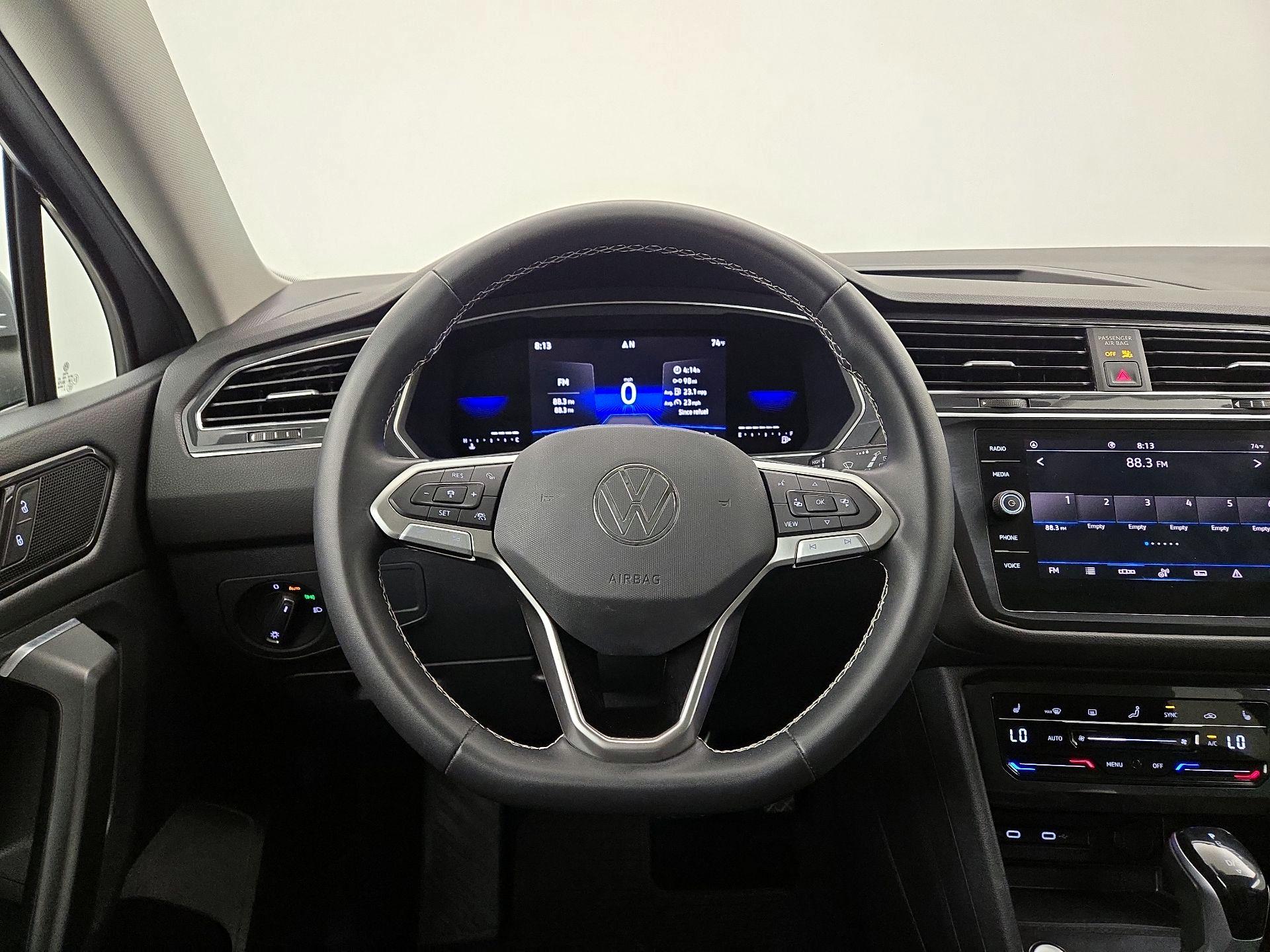 Thumbnail: 2023 Volkswagen Tiguan - 10