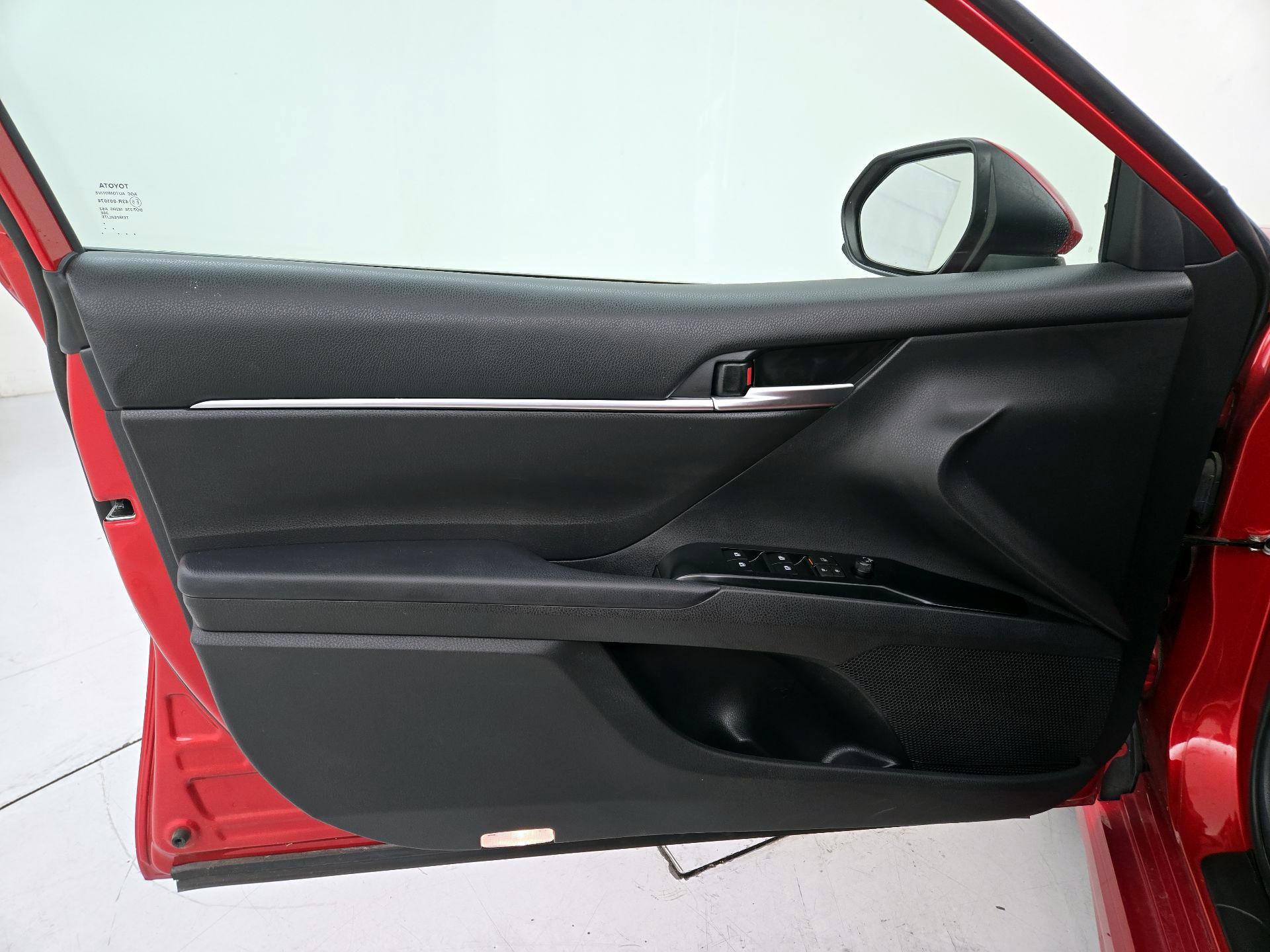 Thumbnail: 2019 Toyota Camry - 12
