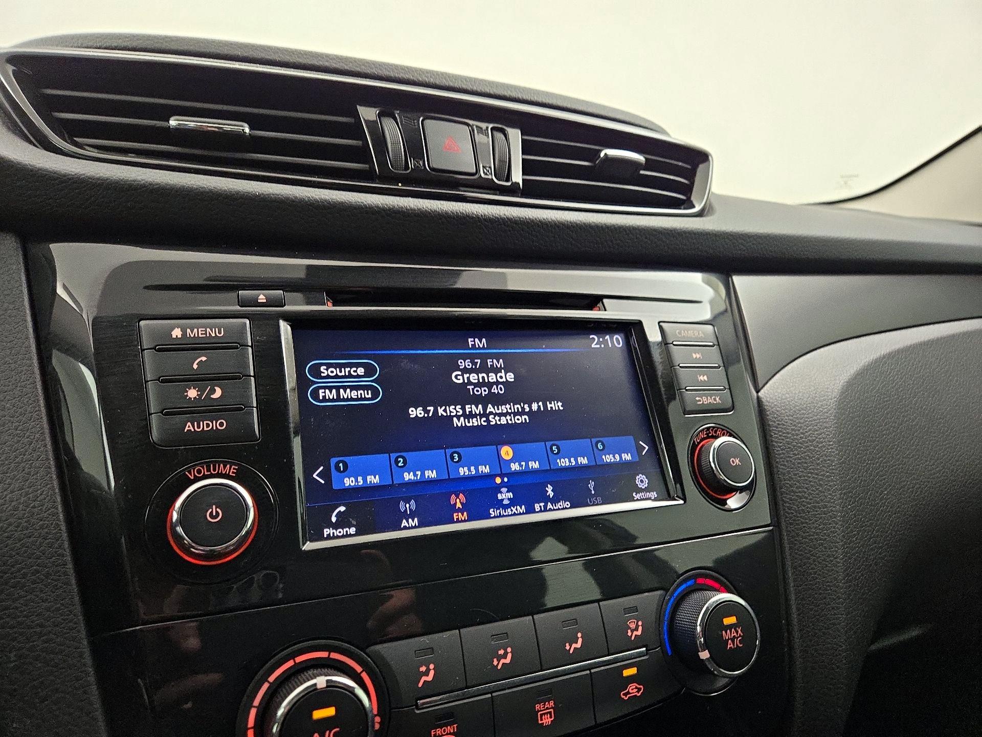 Thumbnail: 2021 Nissan Rogue Sport - 15