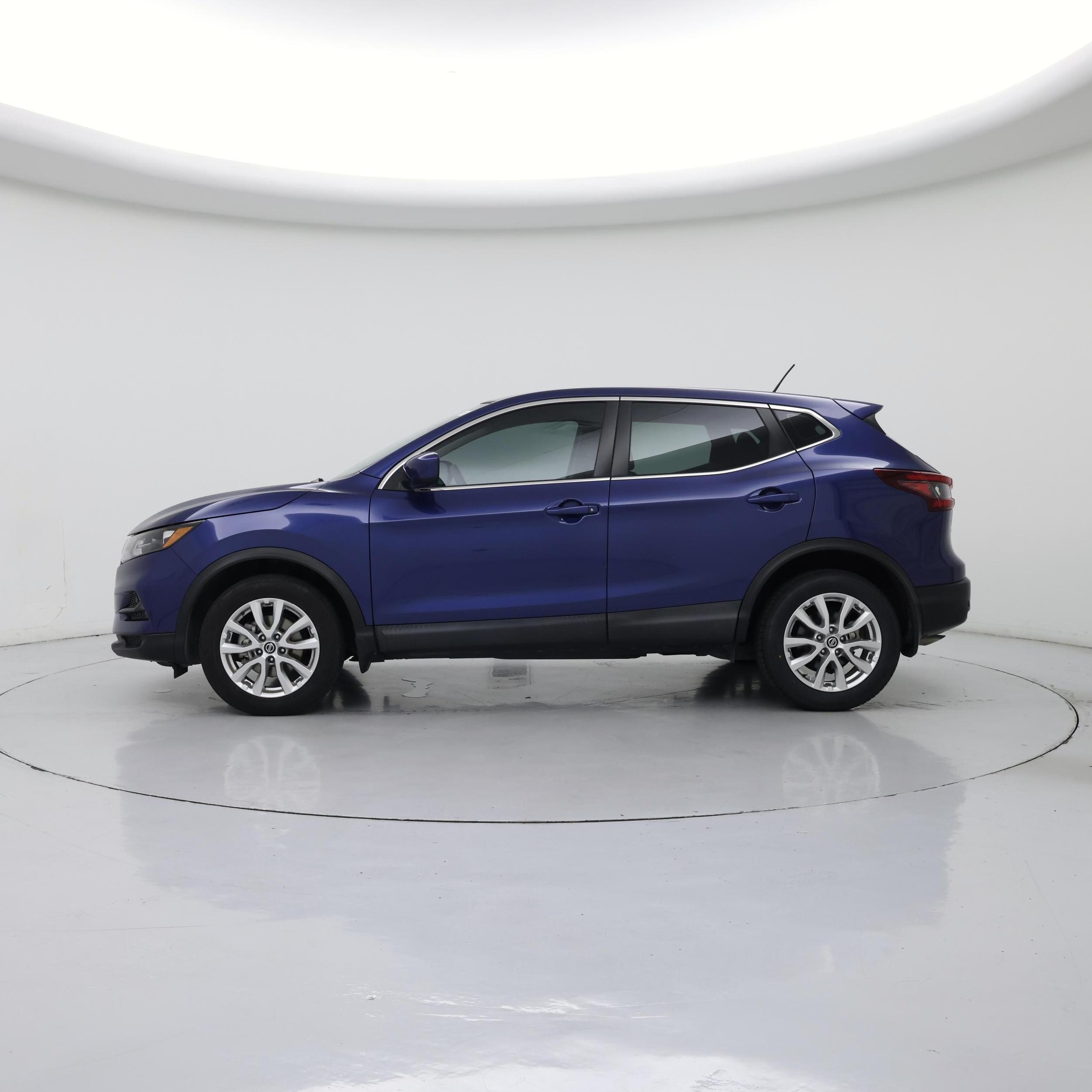Thumbnail: 2021 Nissan Rogue Sport - 3