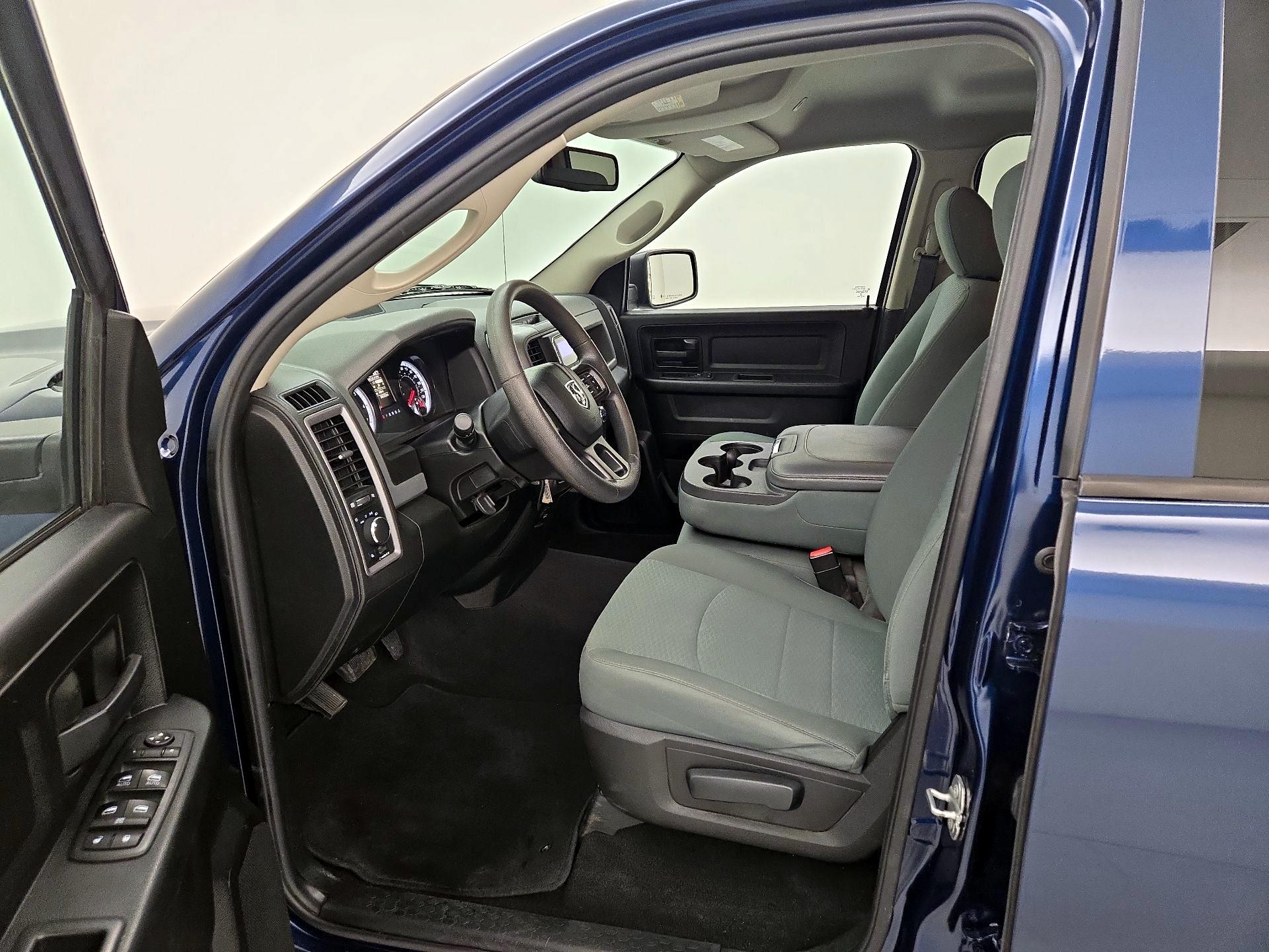 Thumbnail: 2019 RAM 1500 Classic - 11