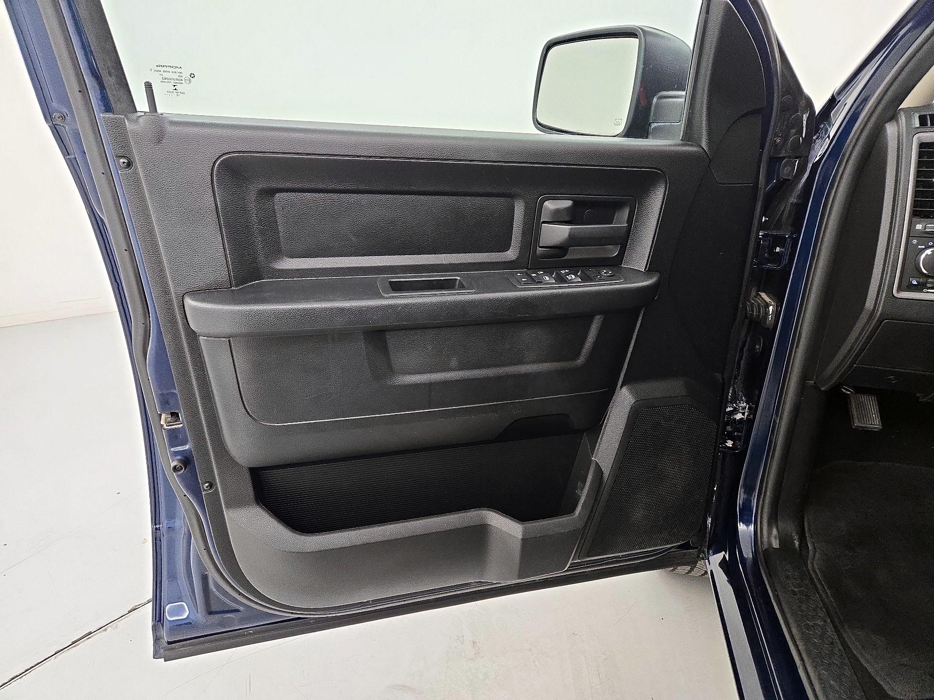 Thumbnail: 2019 RAM 1500 Classic - 12