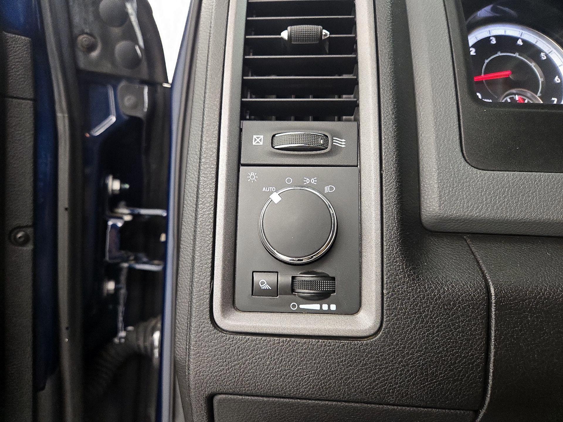 Thumbnail: 2019 RAM 1500 Classic - 13