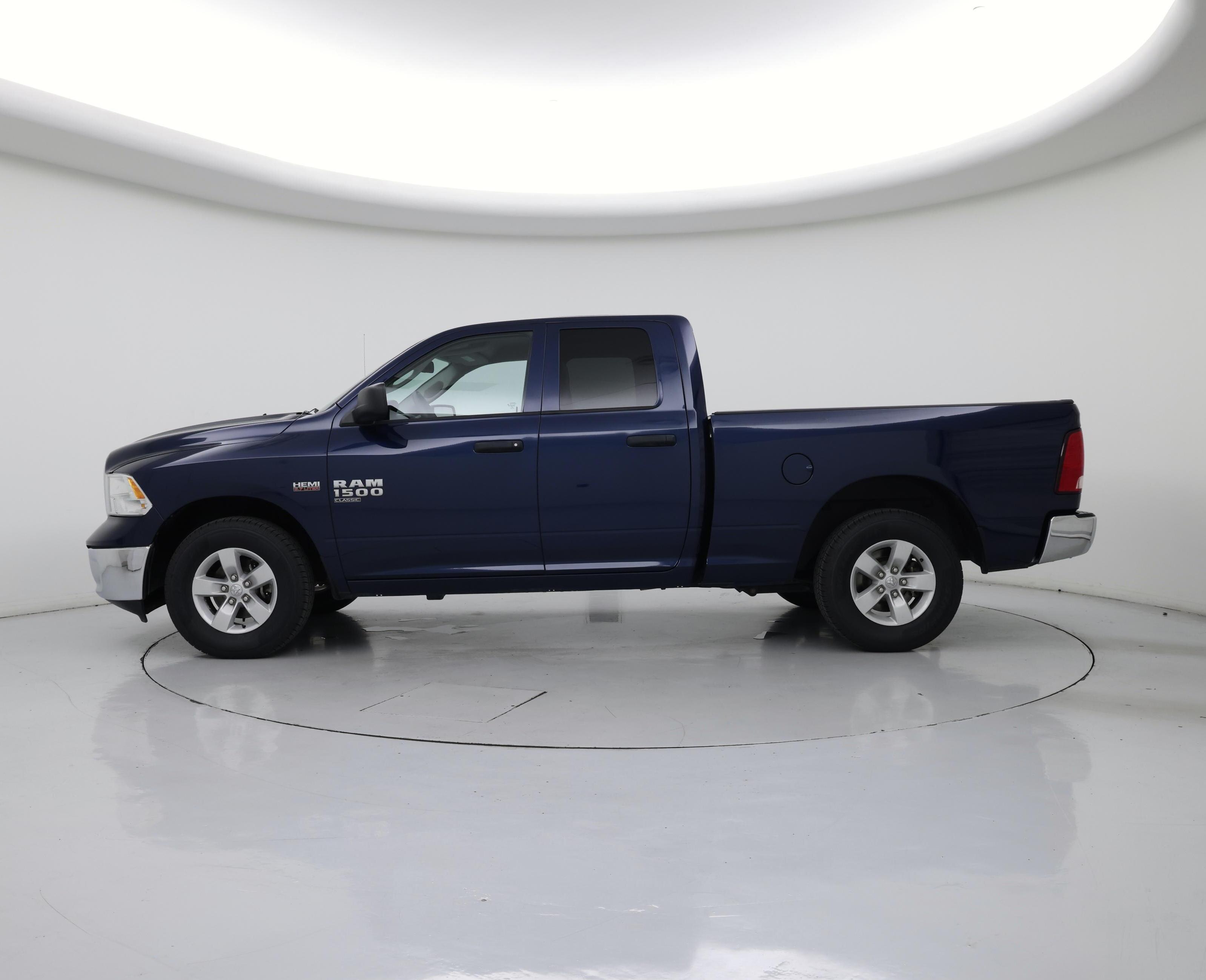 Thumbnail: 2019 RAM 1500 Classic - 3
