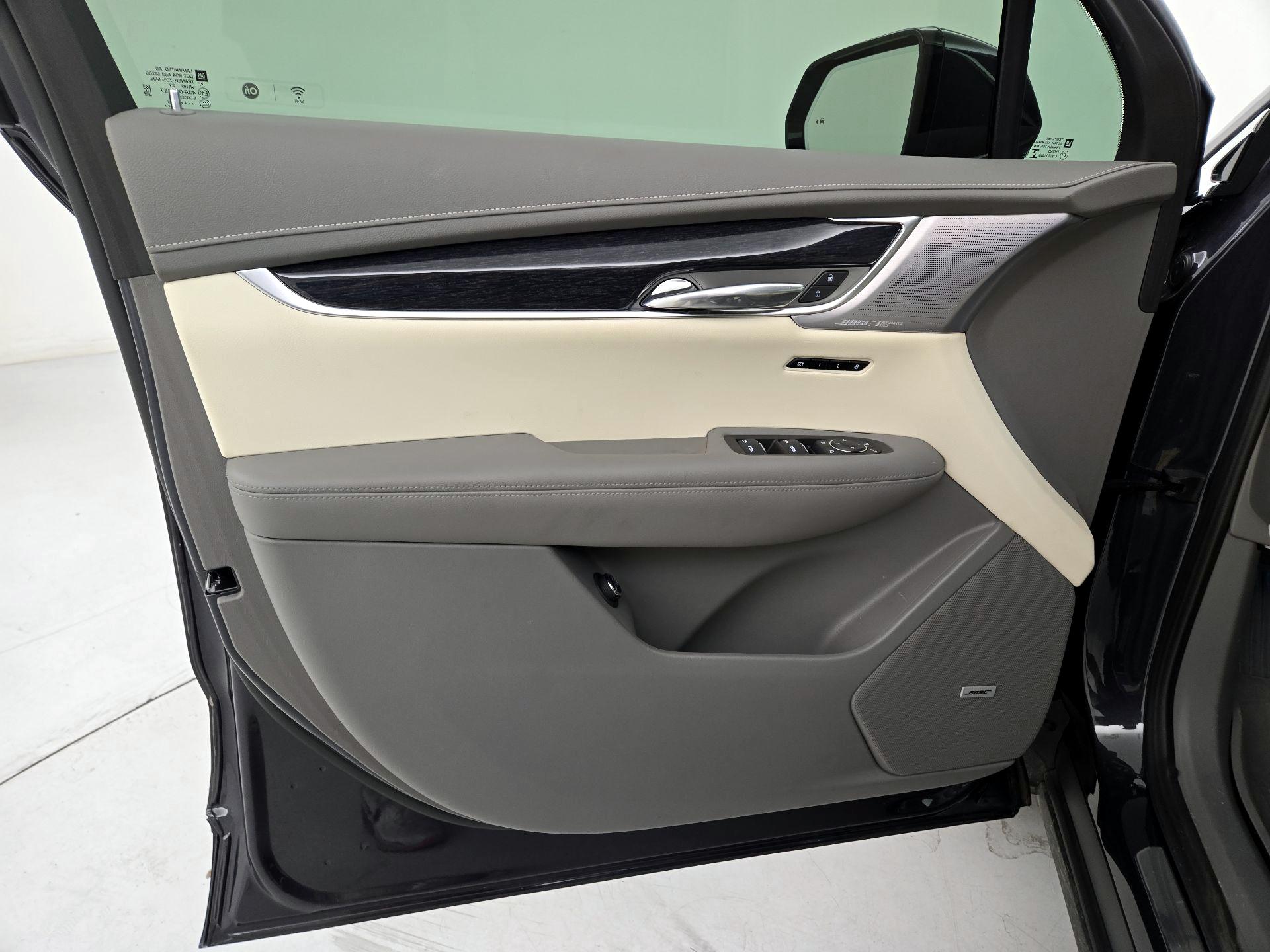 Thumbnail: 2023 Cadillac XT6 - 12