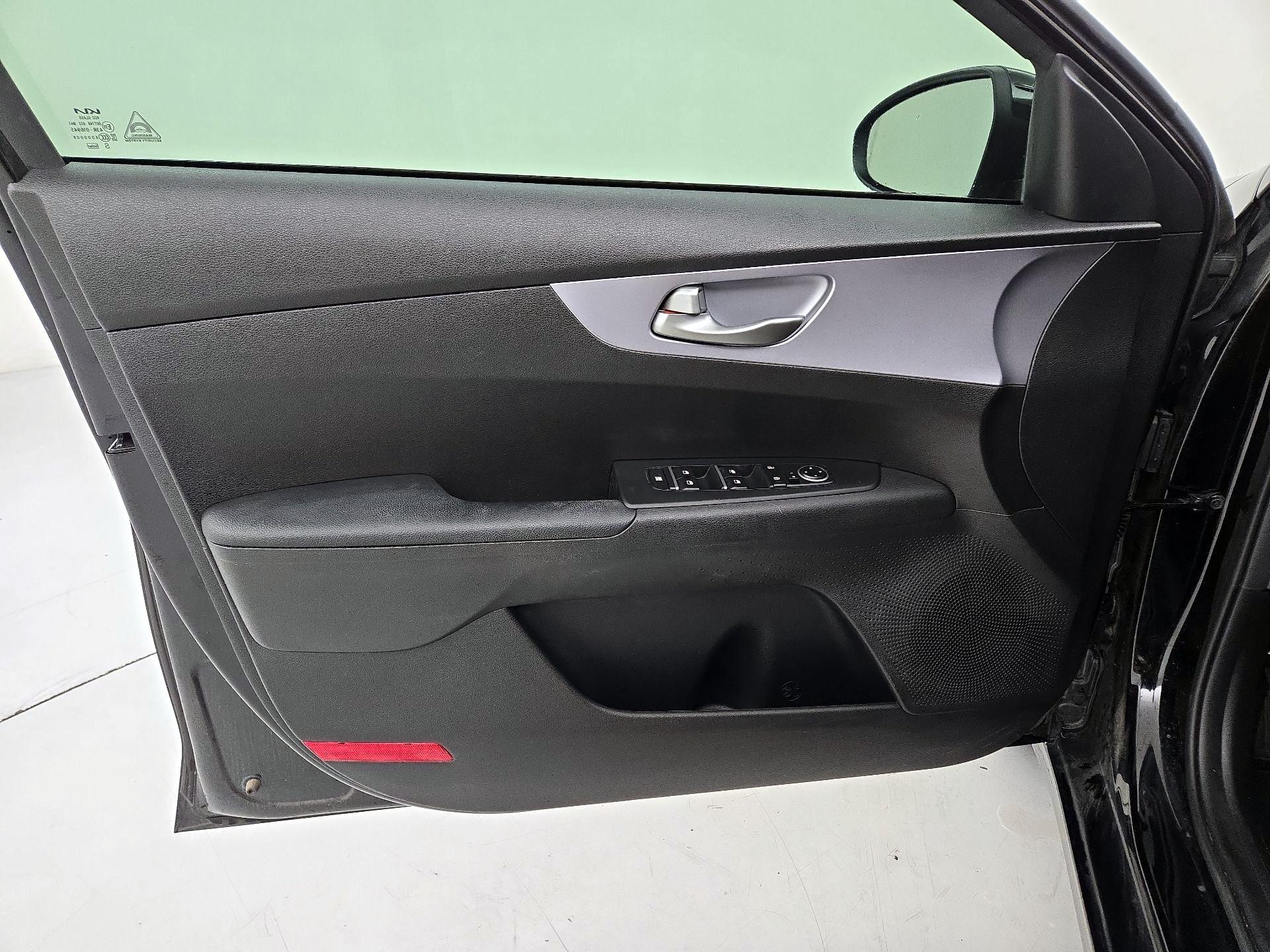 Thumbnail: 2022 Kia Forte - 12