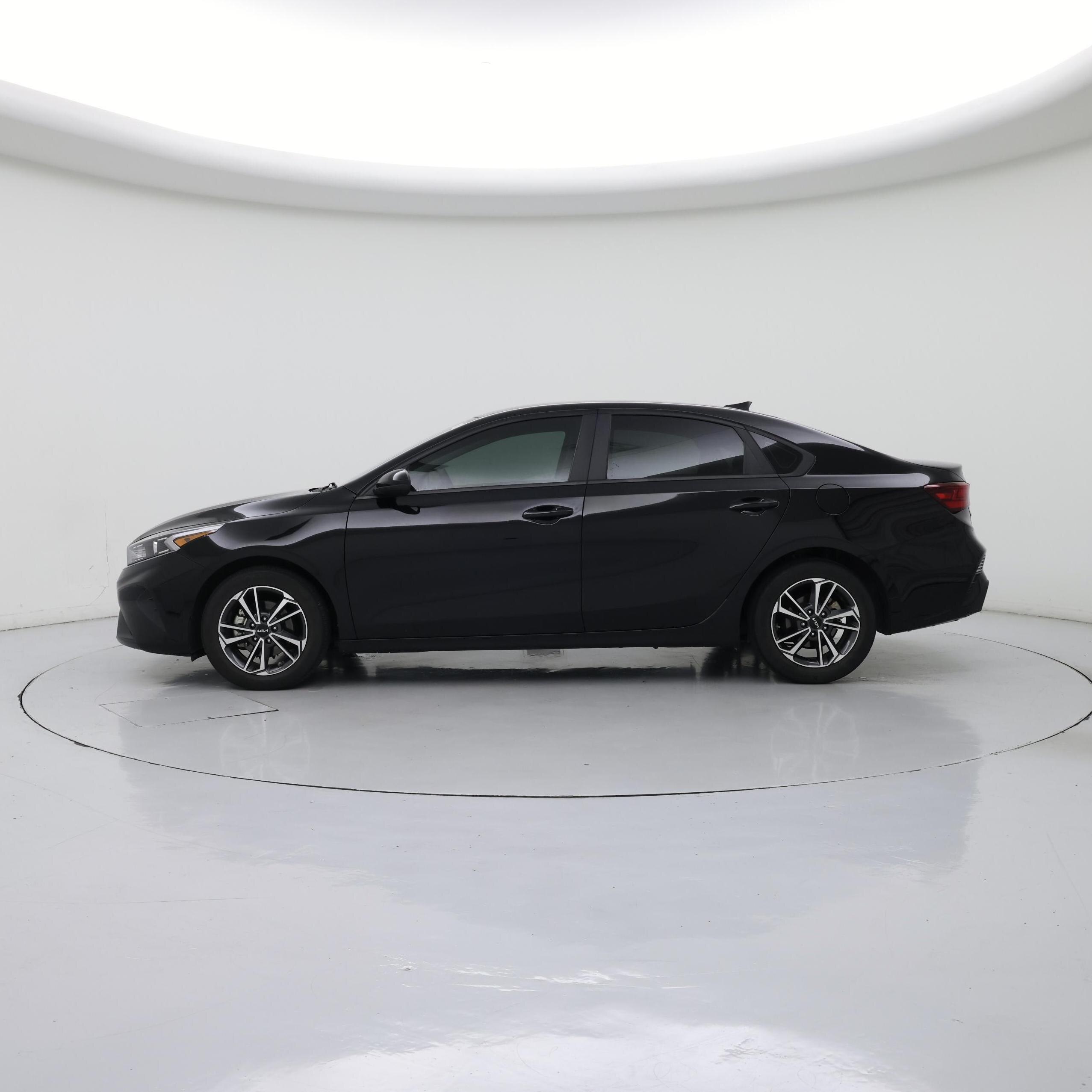 Thumbnail: 2022 Kia Forte - 3
