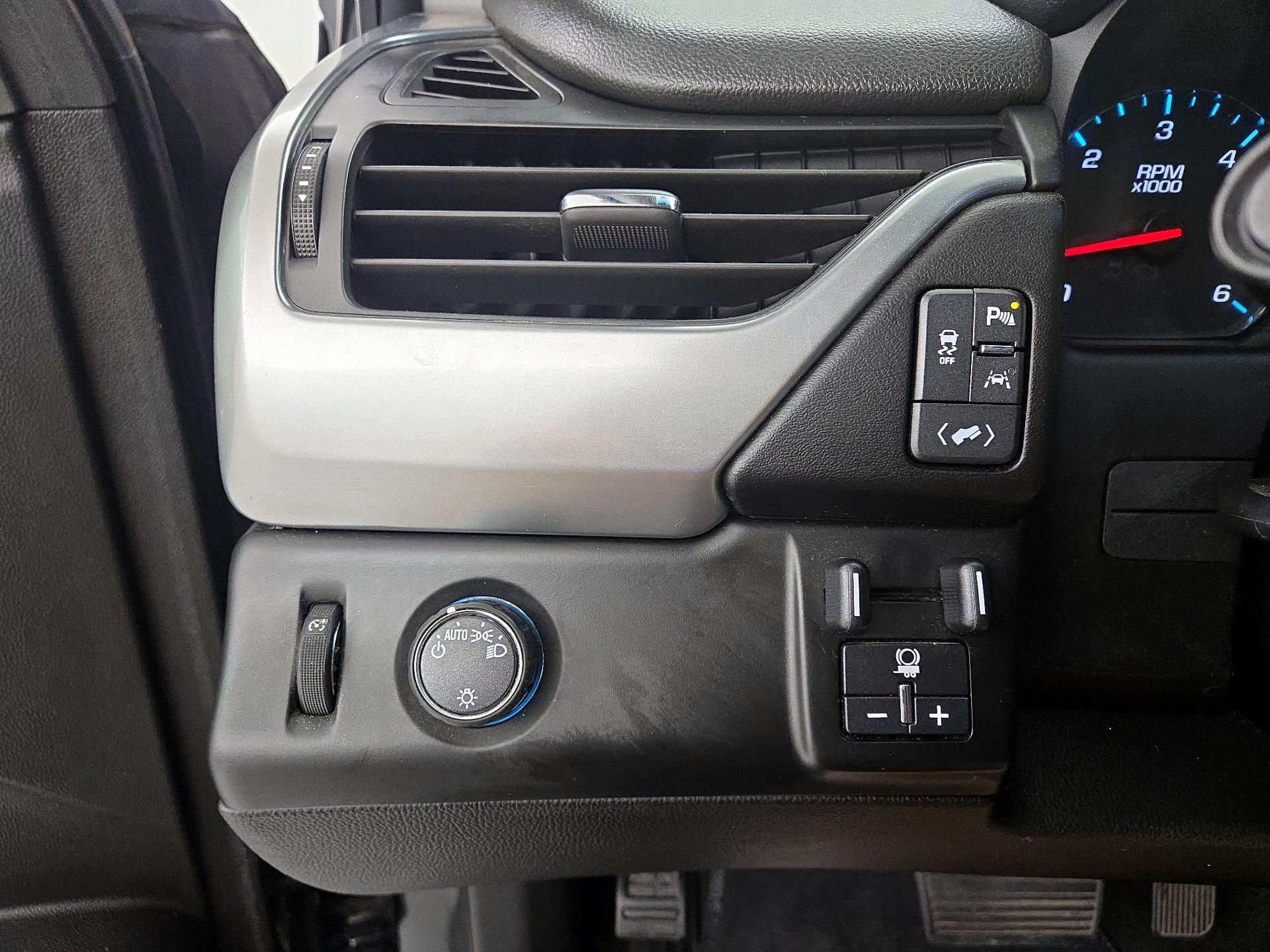 Thumbnail: 2017 Chevrolet Tahoe - 13