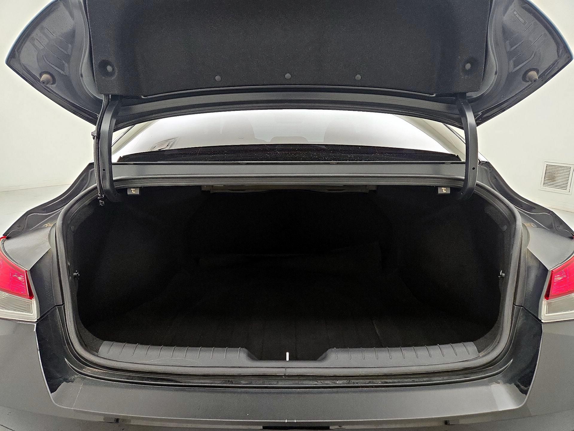Thumbnail: 2021 Hyundai Elantra - 18