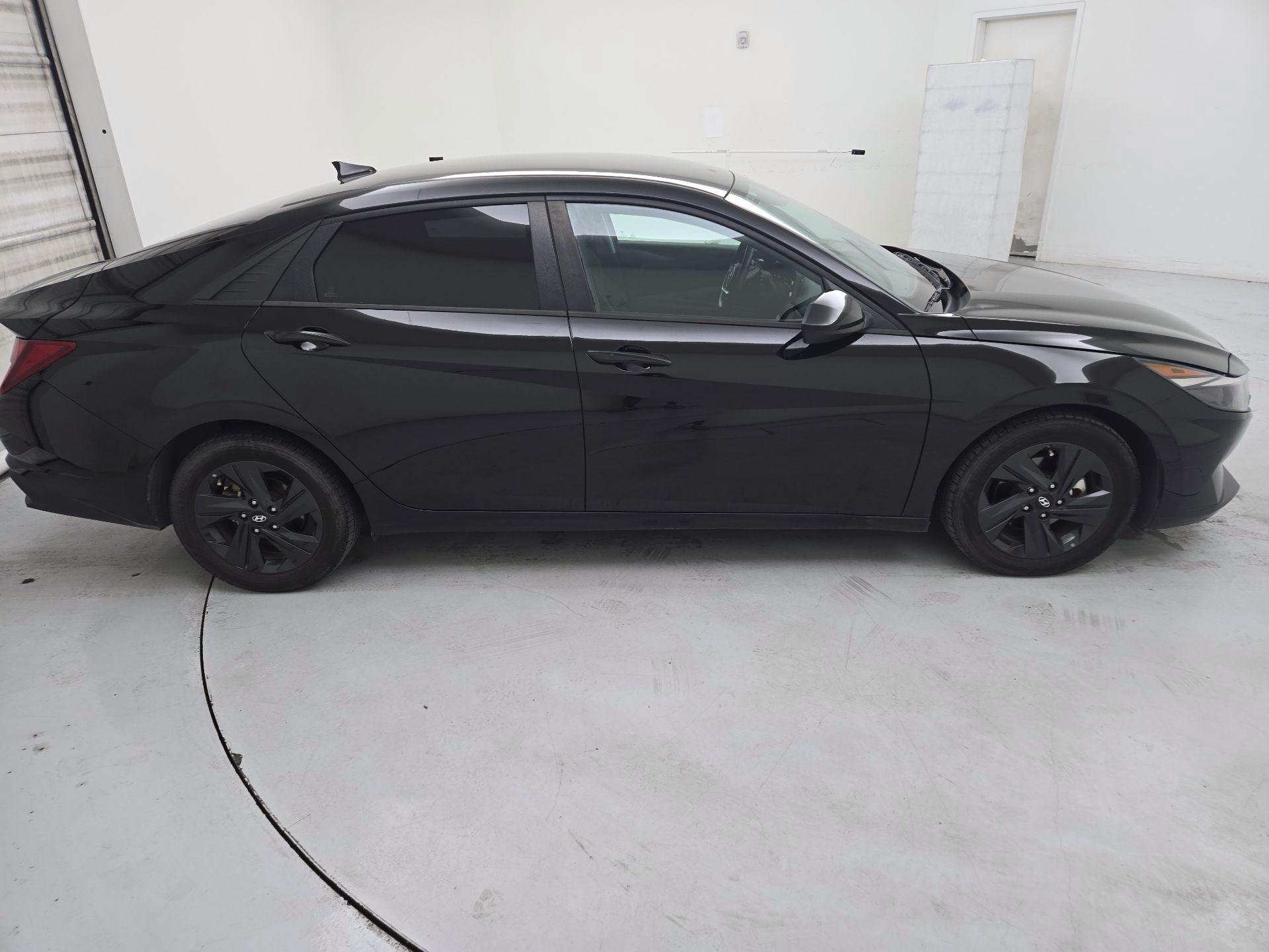 Thumbnail: 2021 Hyundai Elantra - 4