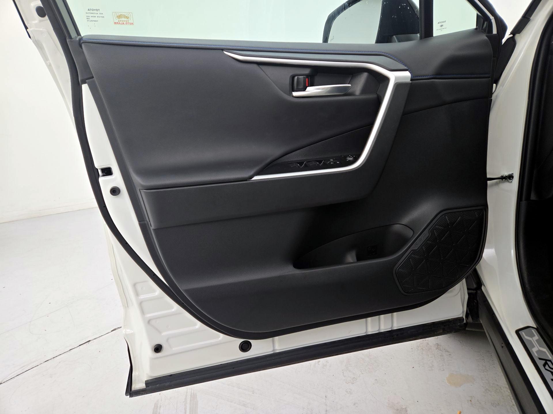 Thumbnail: 2022 Toyota RAV4 - 12
