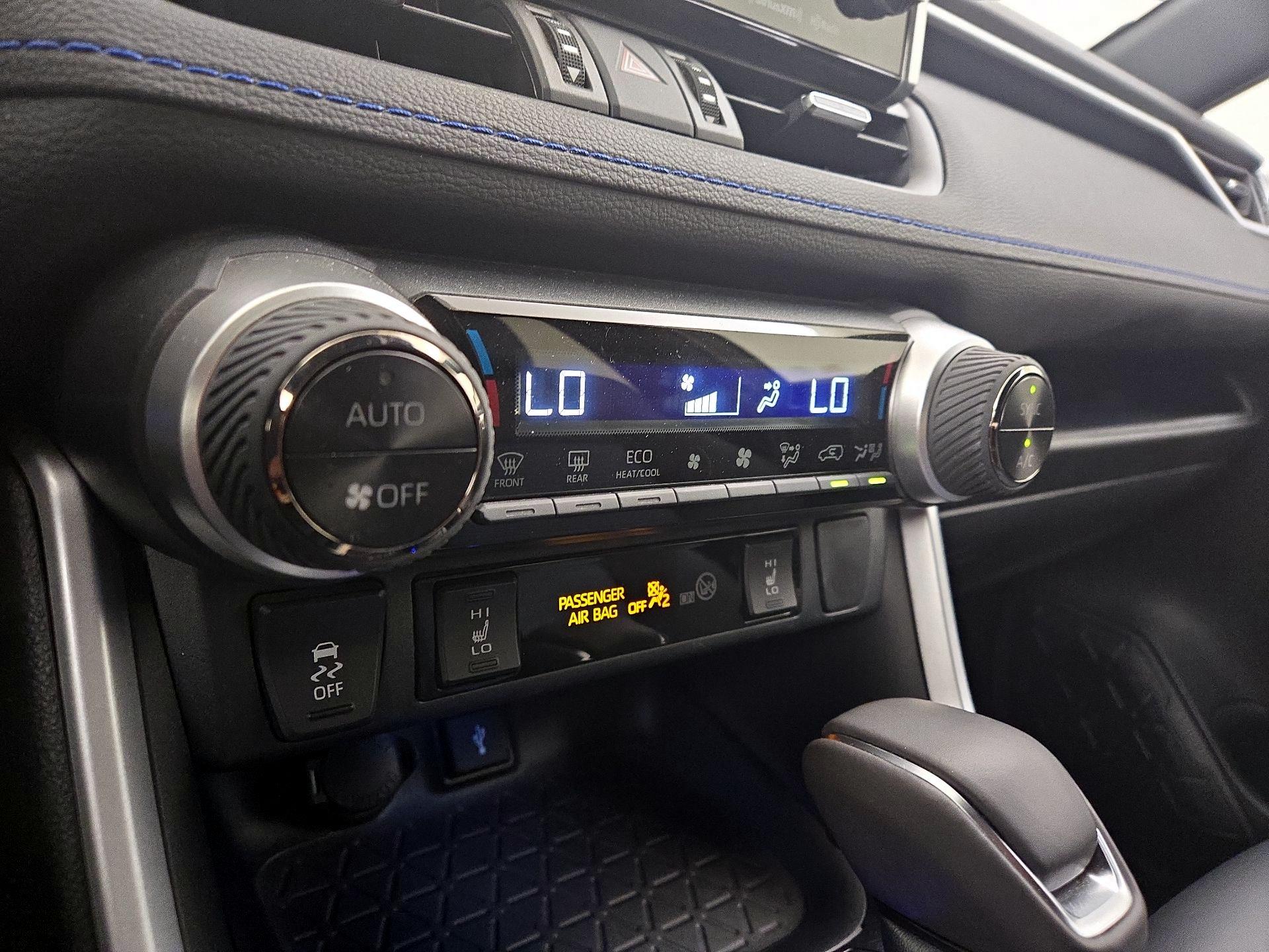 Thumbnail: 2022 Toyota RAV4 - 16