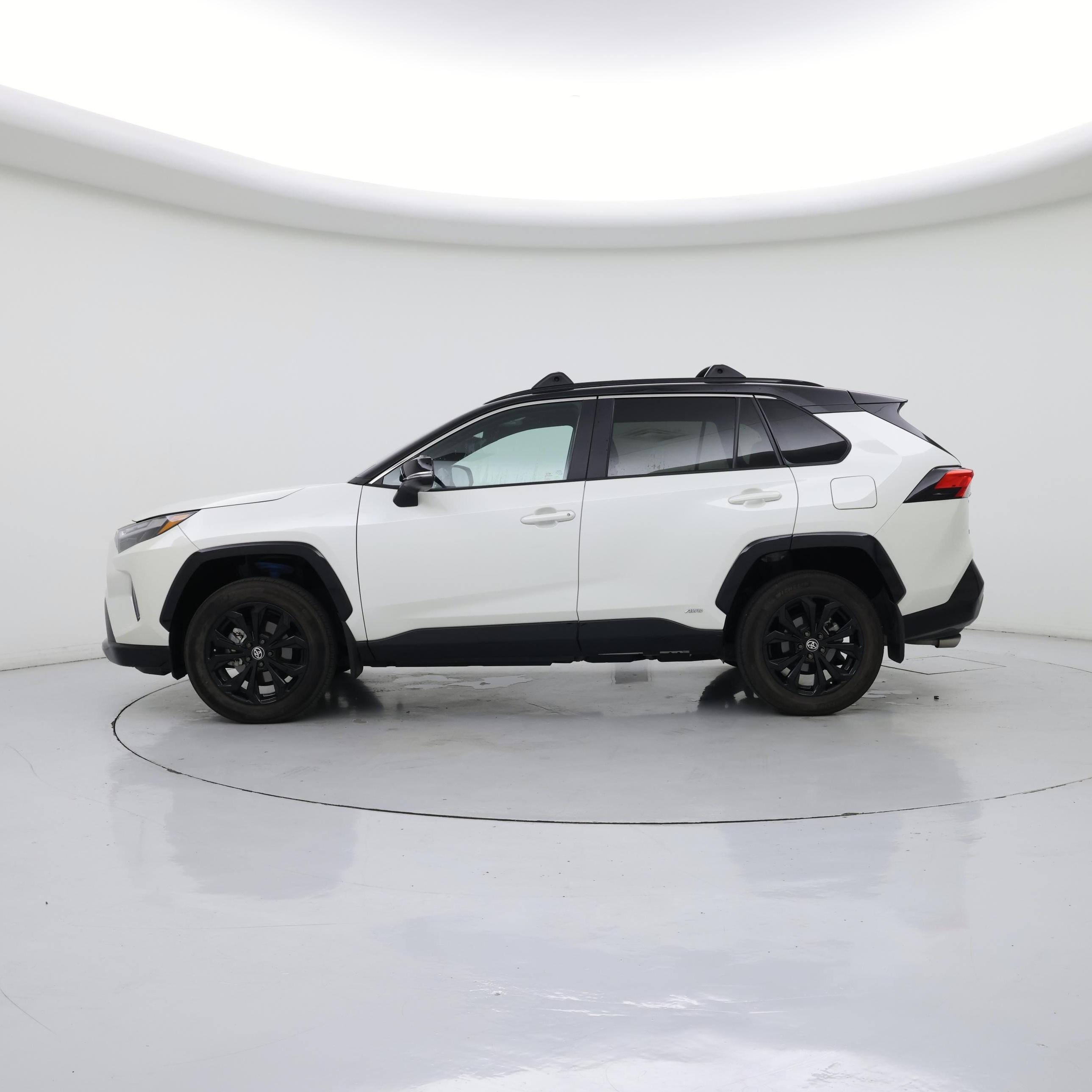 Thumbnail: 2022 Toyota RAV4 - 3