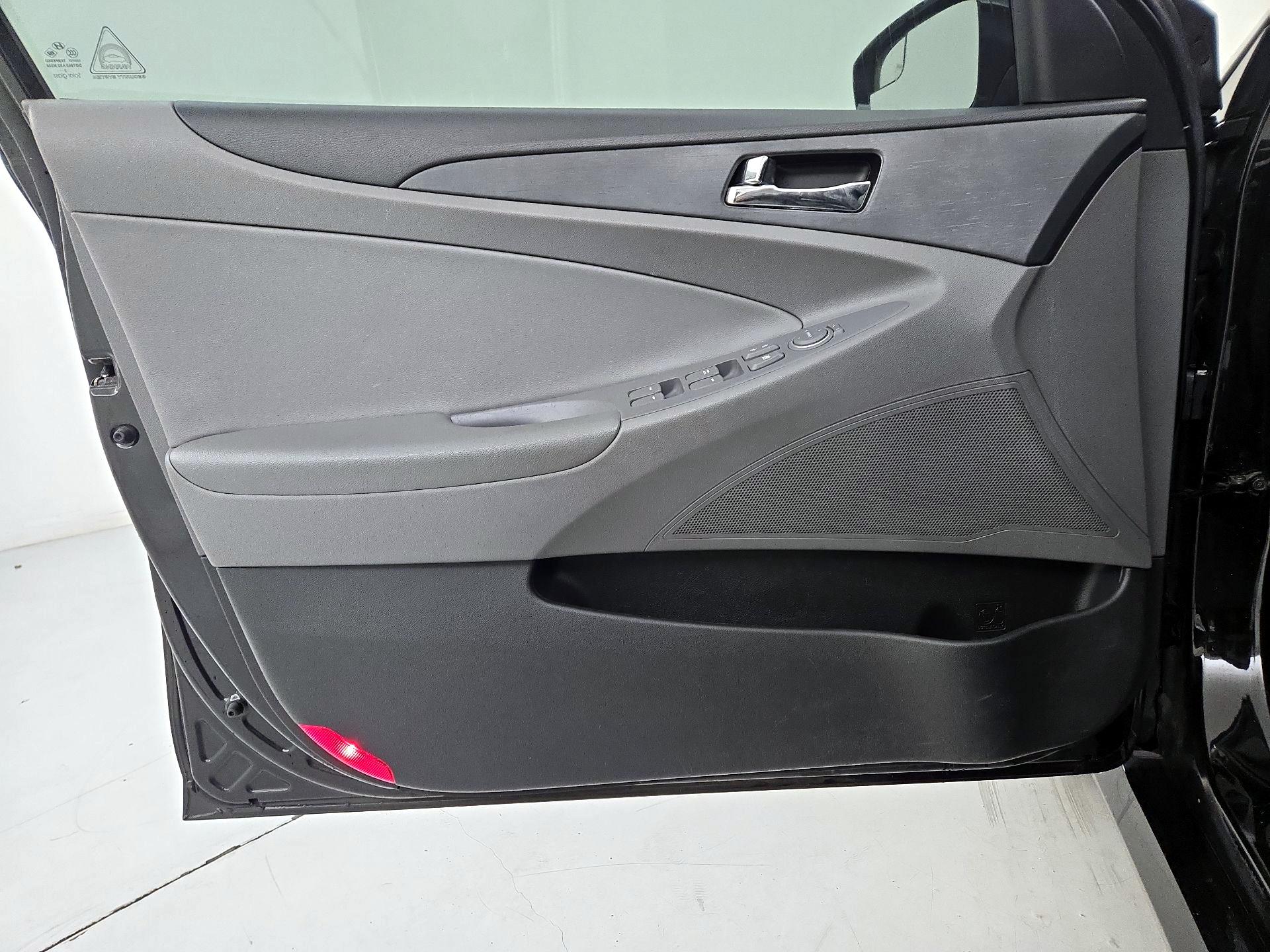 Thumbnail: 2014 Hyundai Sonata - 12