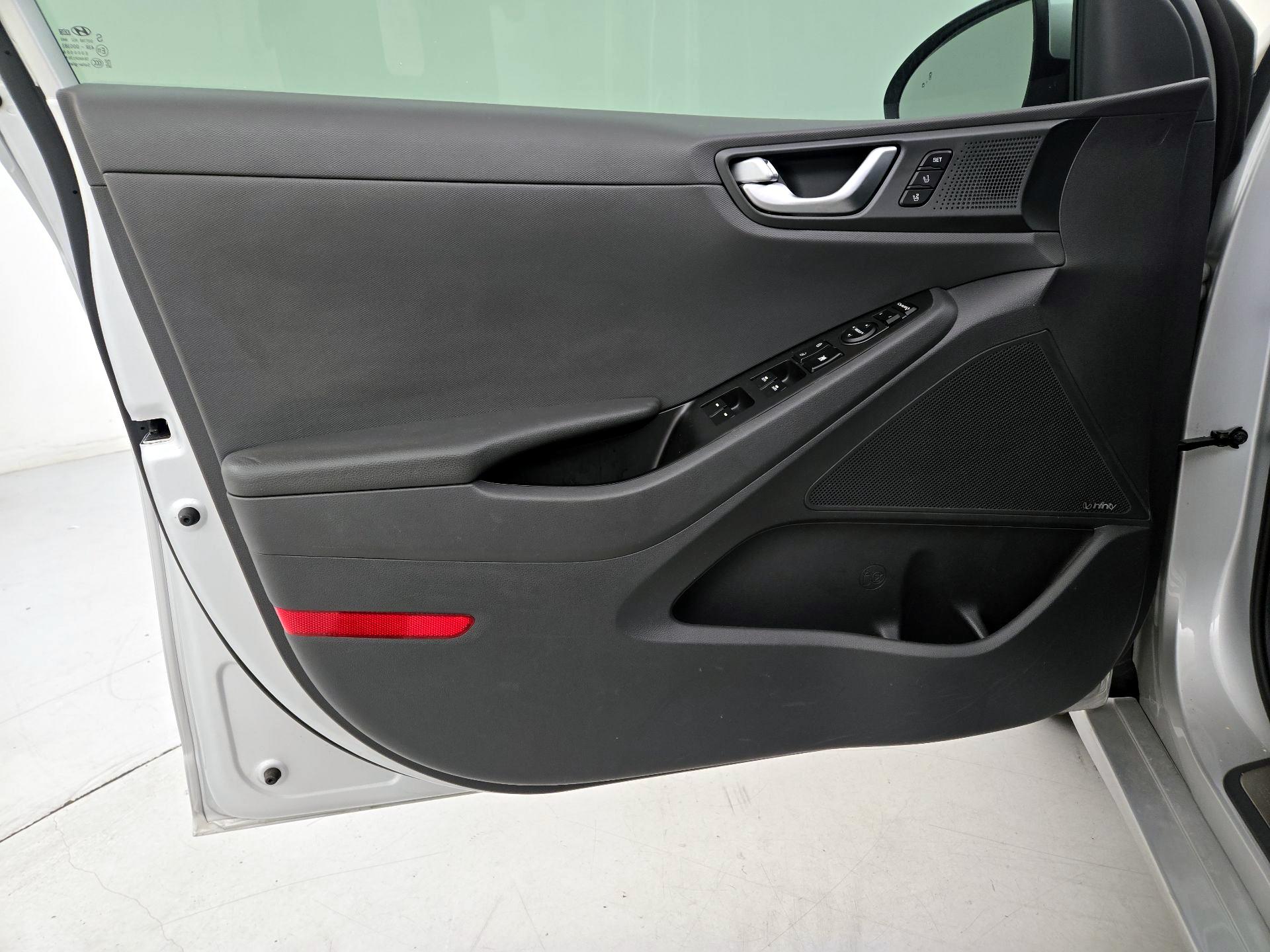 Thumbnail: 2019 Hyundai Ioniq - 12