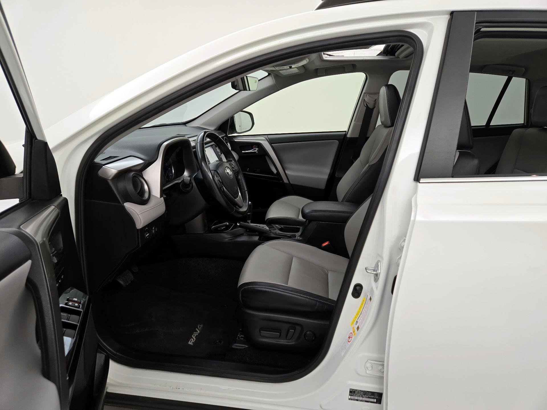 Thumbnail: 2018 Toyota RAV4 - 11