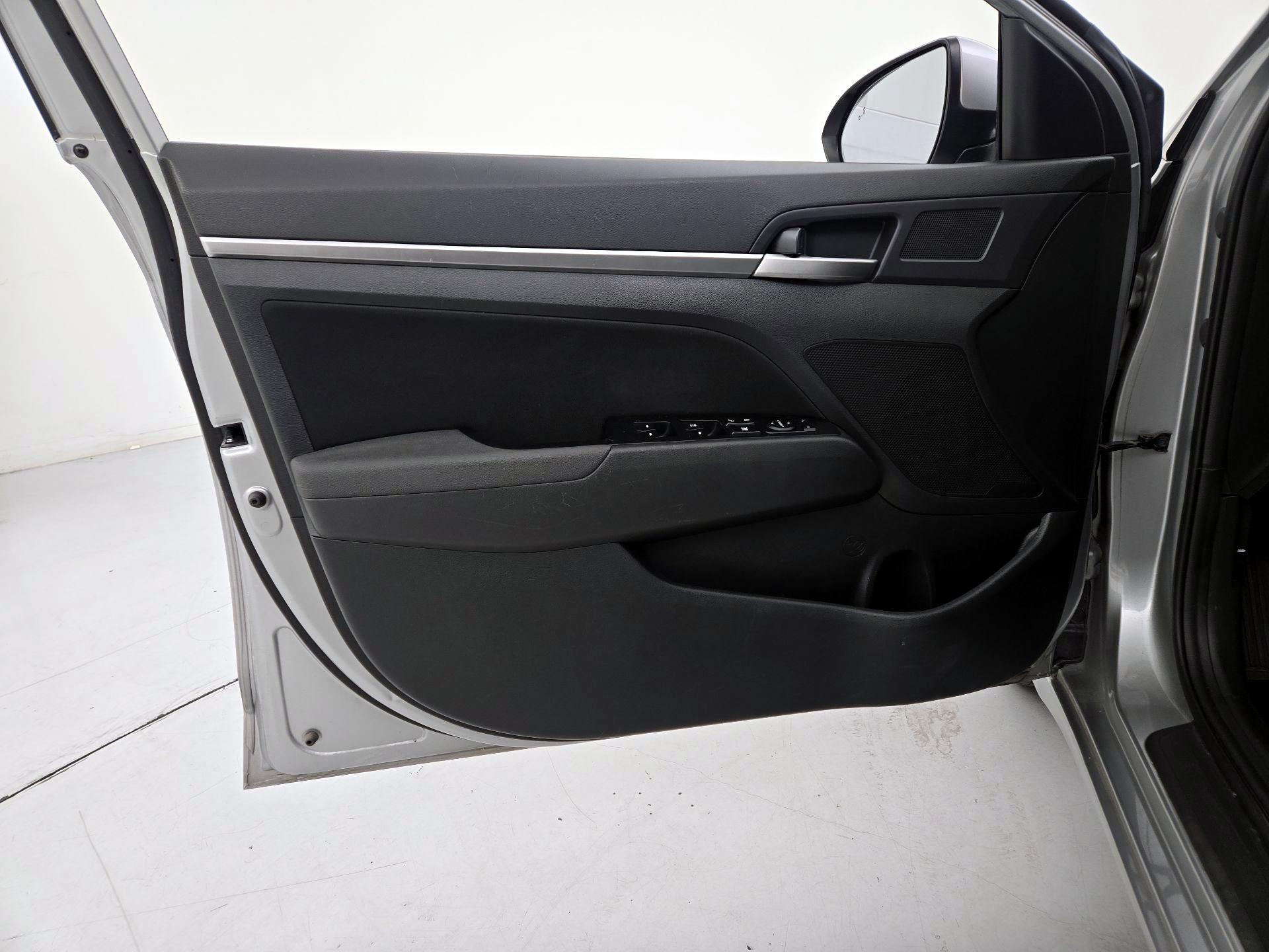 Thumbnail: 2020 Hyundai Elantra - 12
