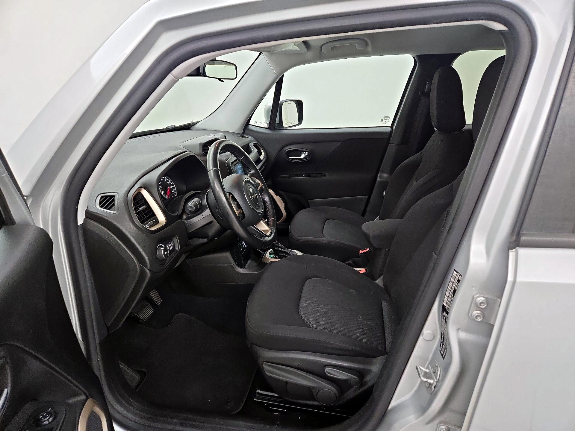 Thumbnail: 2016 Jeep Renegade - 11