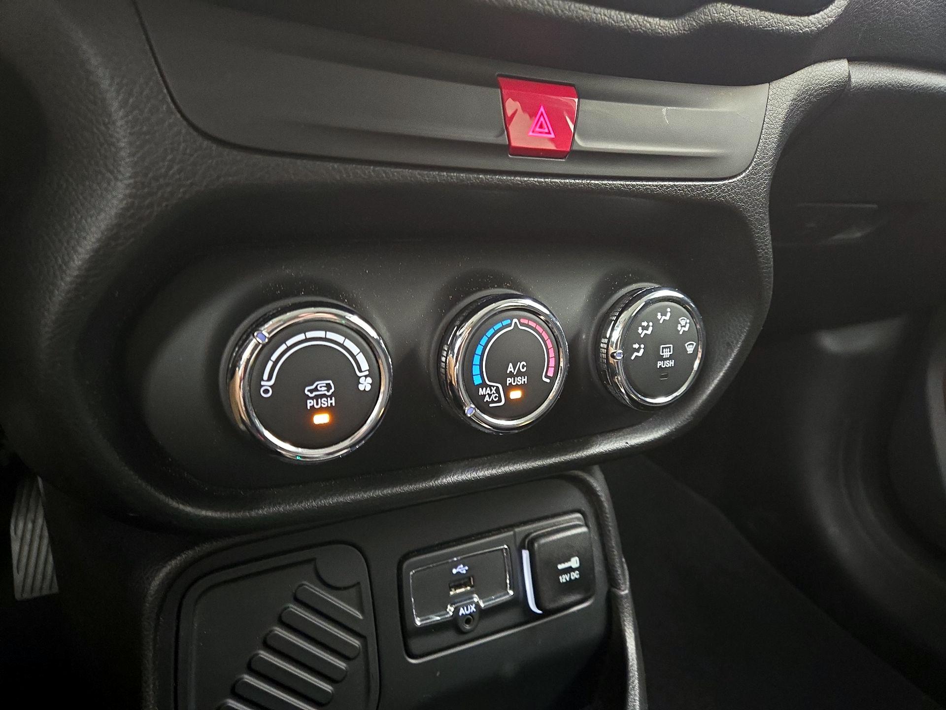 Thumbnail: 2016 Jeep Renegade - 16