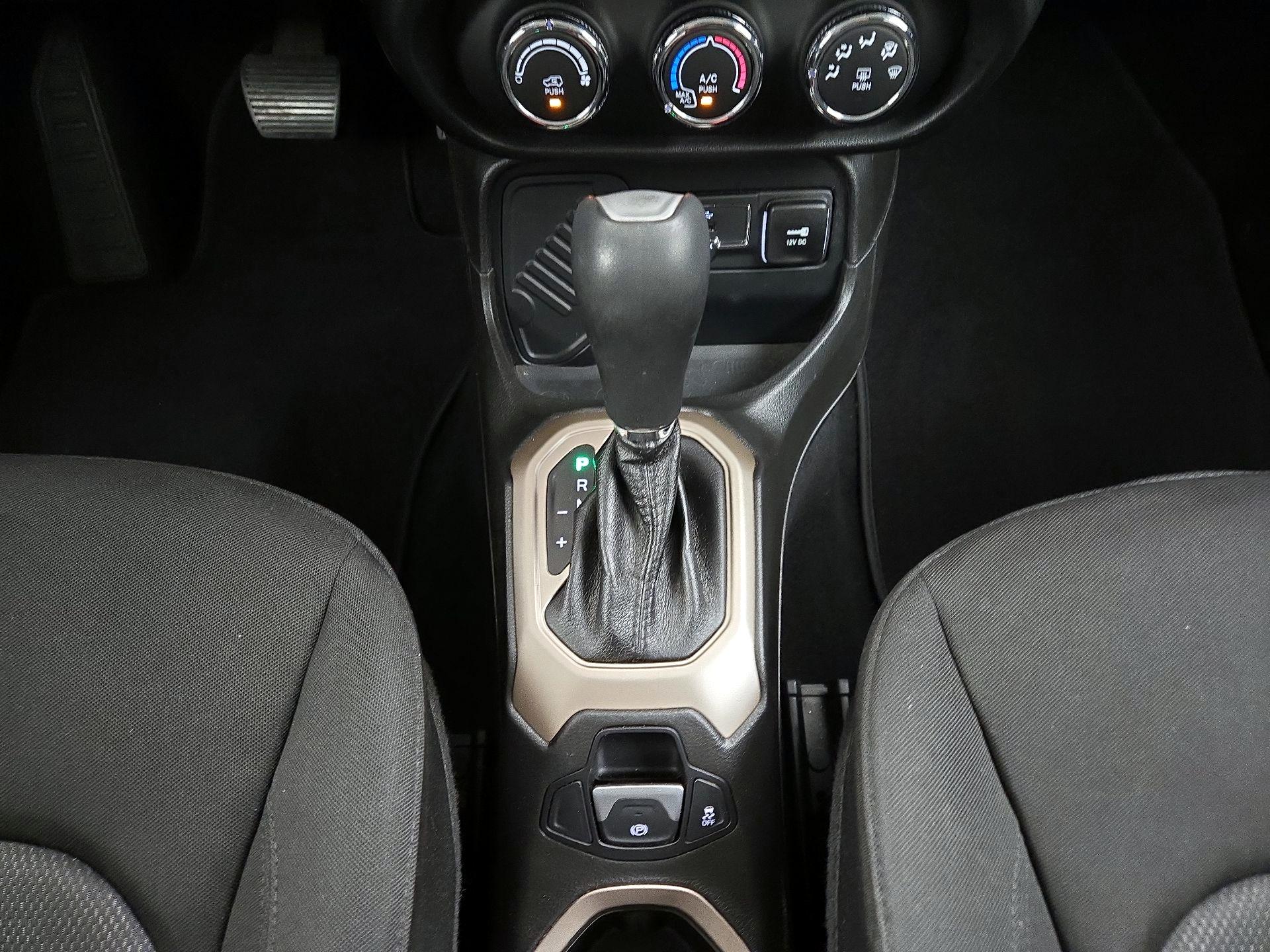 Thumbnail: 2016 Jeep Renegade - 17