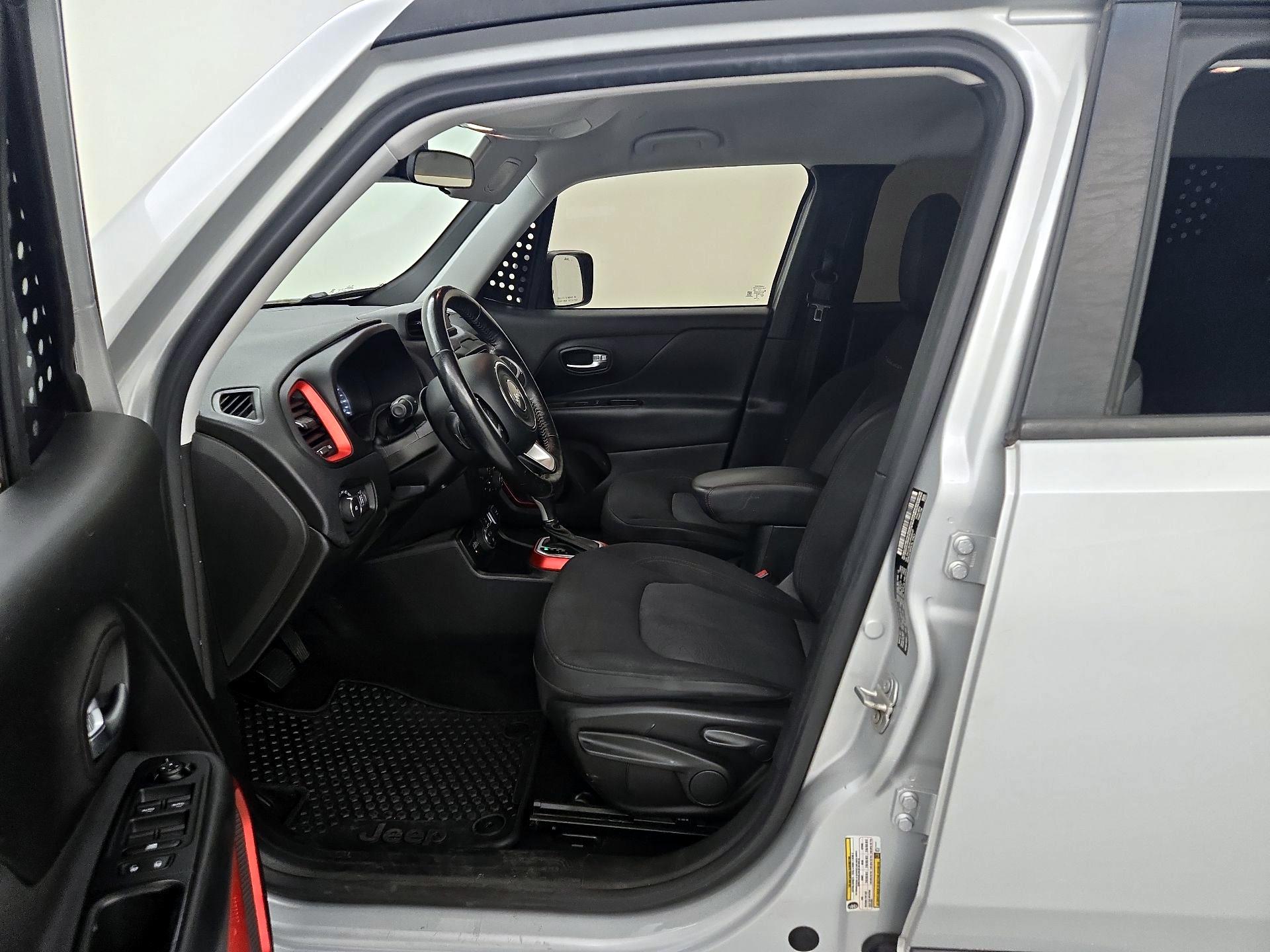 Thumbnail: 2018 Jeep Renegade - 11