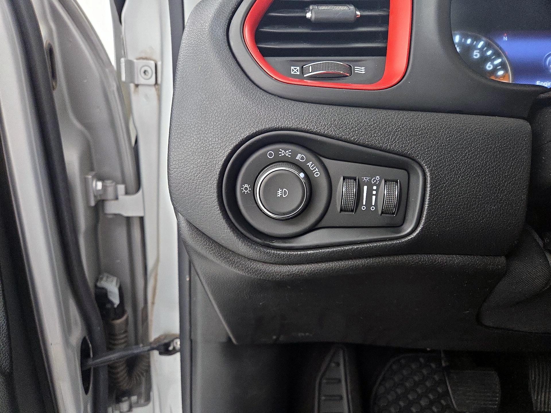 Thumbnail: 2018 Jeep Renegade - 13