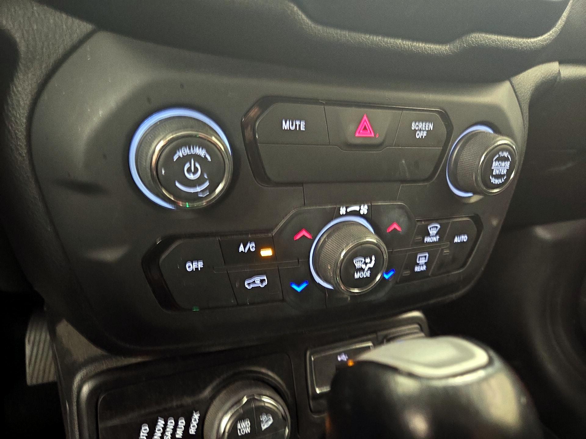 Thumbnail: 2018 Jeep Renegade - 16