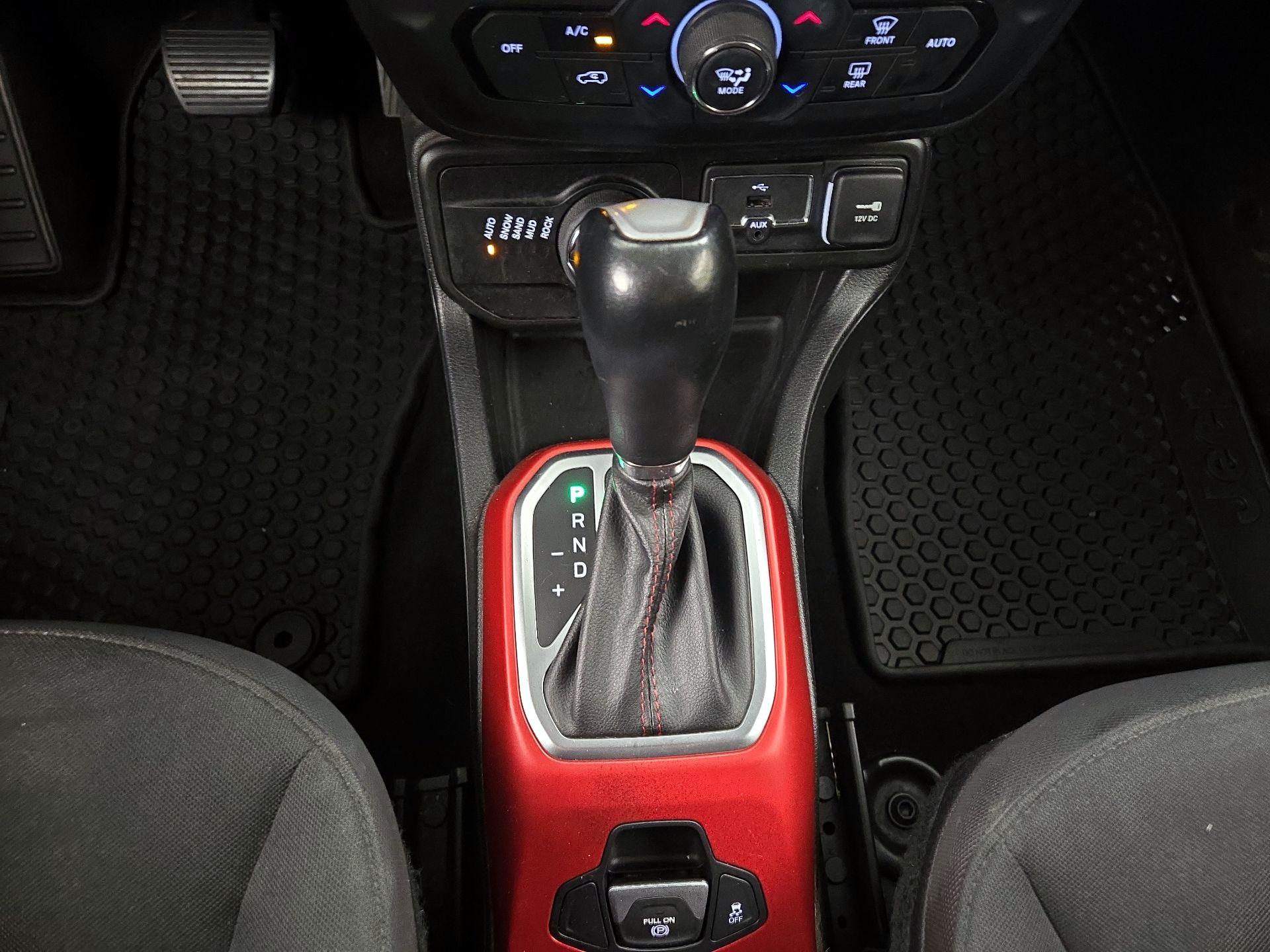Thumbnail: 2018 Jeep Renegade - 17