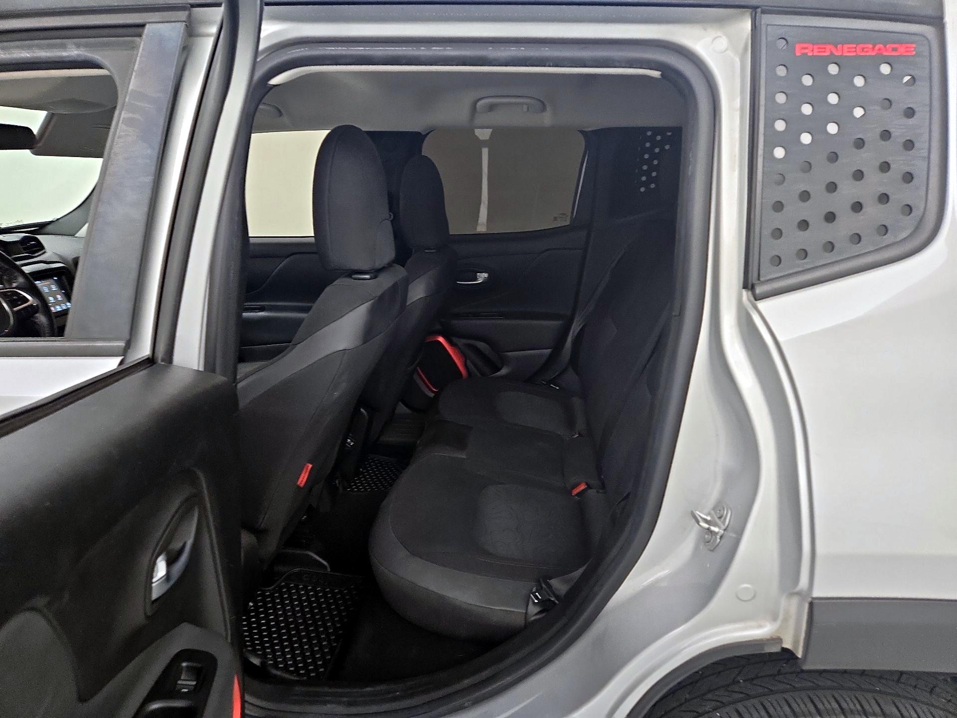 Thumbnail: 2018 Jeep Renegade - 19